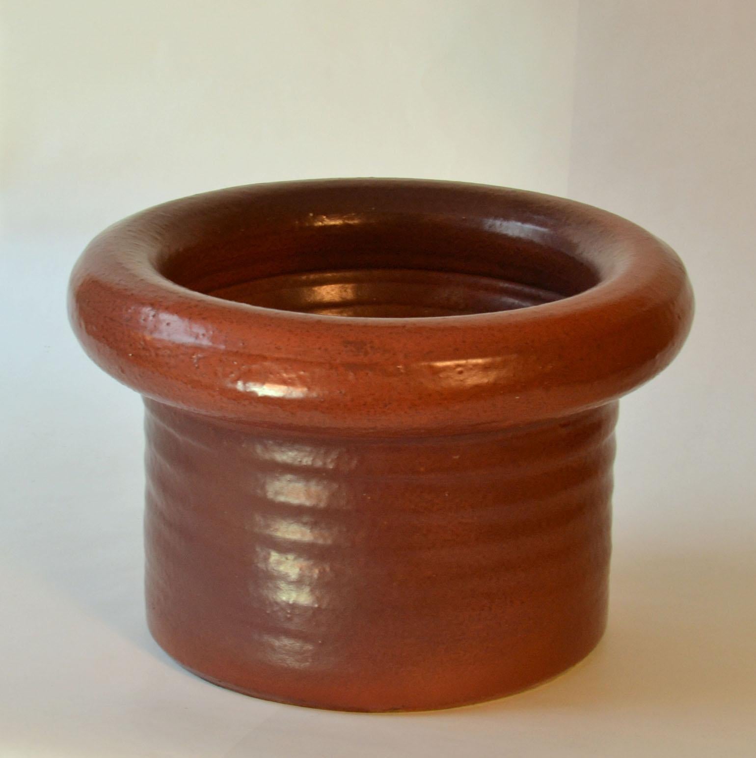 Studio Pottery planter created on the turning wheel by sophisticated and advanced skilled Dutch ceramist Piet Knepper for Mobach Studio Utrecht in the Netherlands, 1970s. The cylinder shape planter has an over sized rim to make the plant stand out