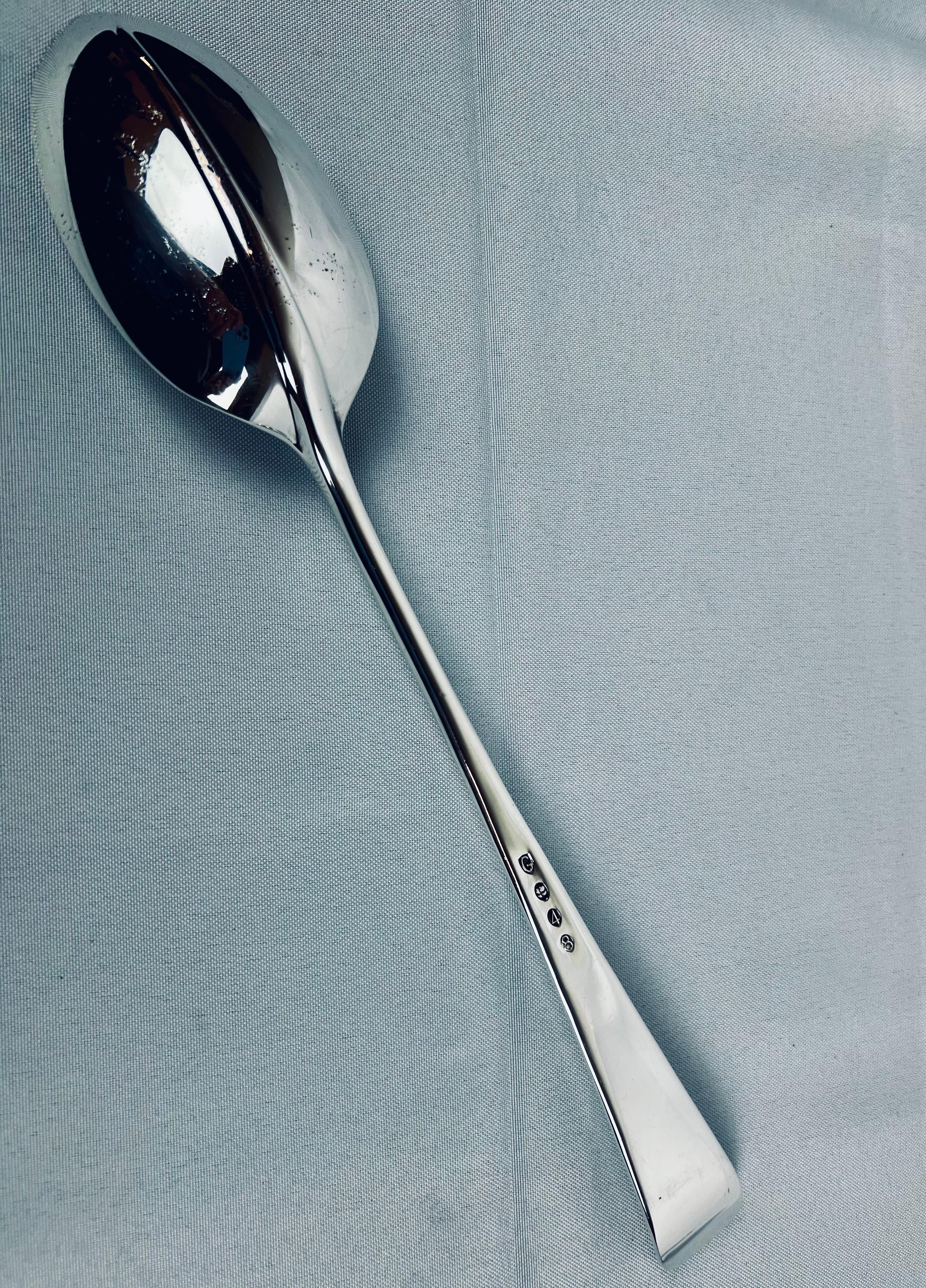 Grande cuillère à farcir en métal argenté de Gerity Products, Inc. de Toledo, Ohio.  Une fabrication américaine  reproduction d'un motif géorgien du 18e siècle 