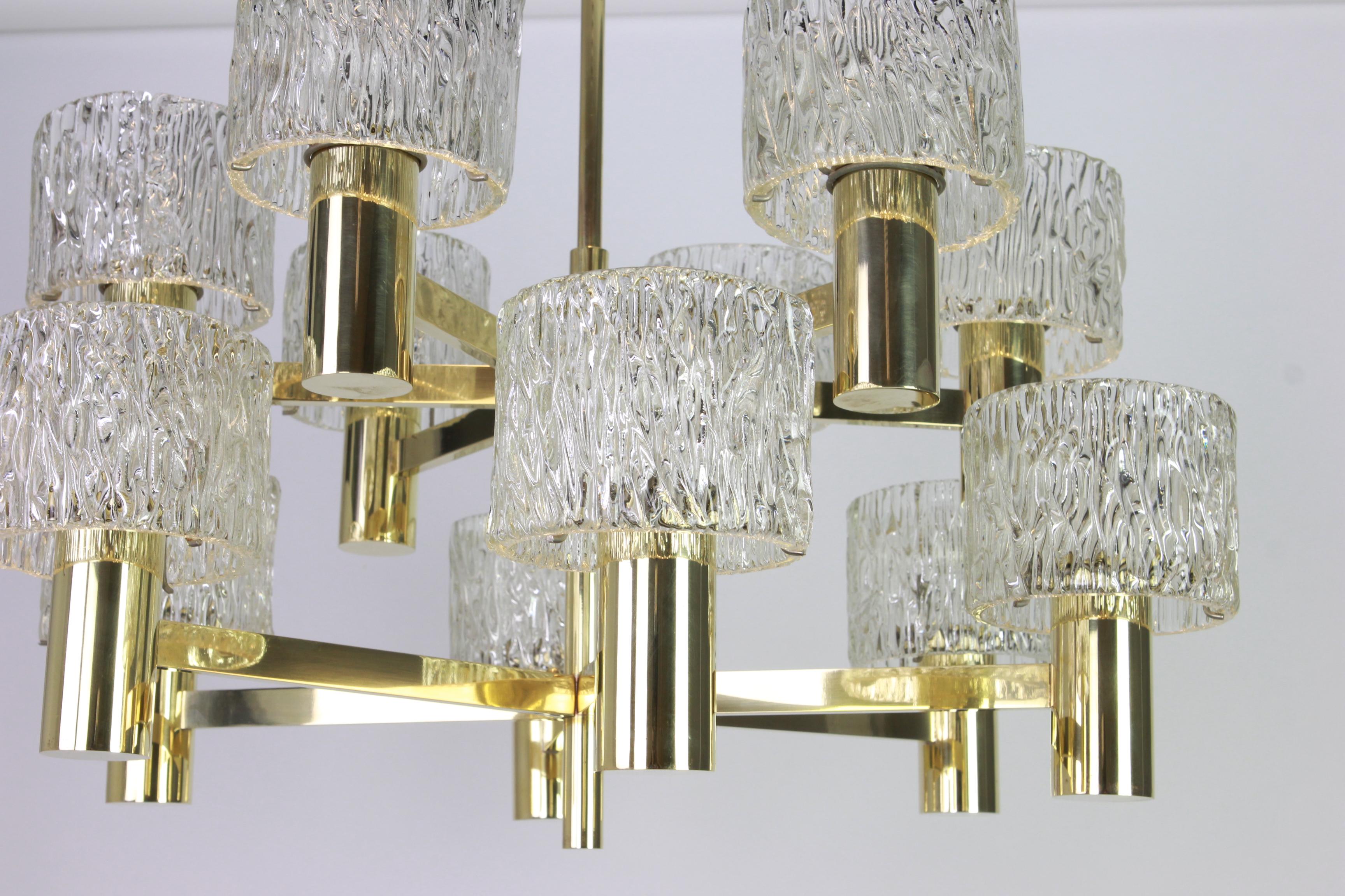 Large stunning chandelier with Murano glass pieces over a polished brass base, made by Hillebrand in Germany, 1970s.
High quality and in very good condition. Cleaned, well-wired and ready to use. 

The chandelier requires 12 x E14 Standard bulbs