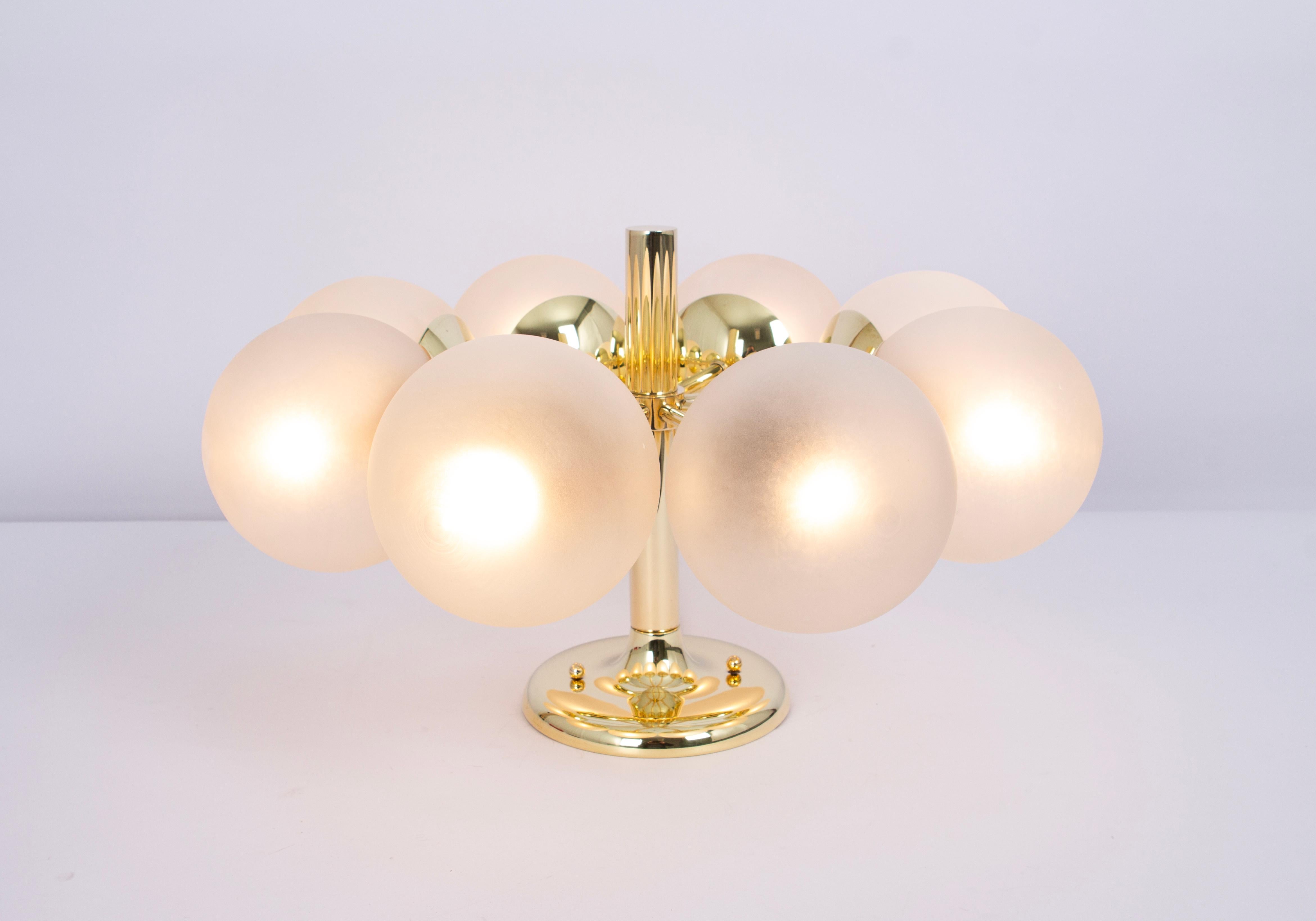 Superbe lustre Kaiser Sputnik à globes en verre dépoli, Allemagne, 1970 en vente 3