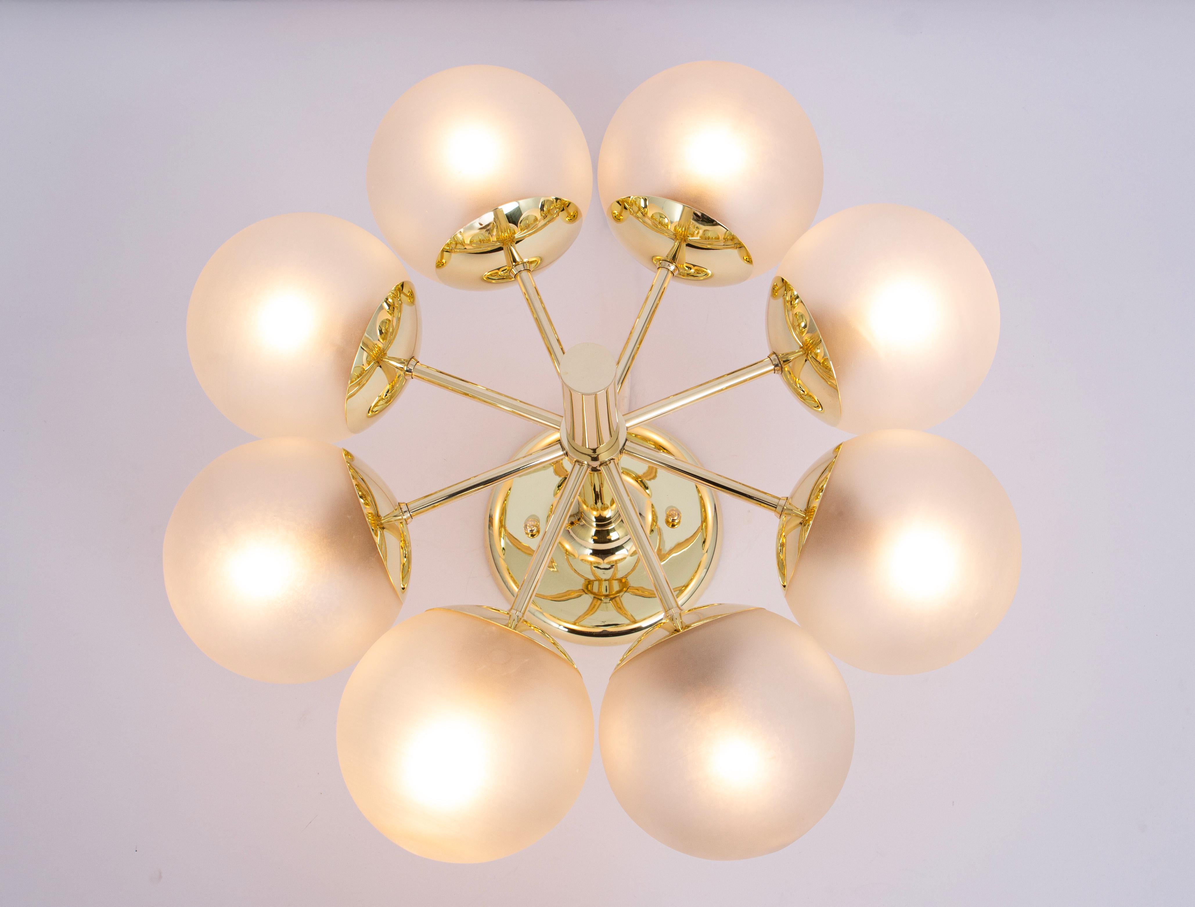 Superbe lustre Kaiser Sputnik à globes en verre dépoli, Allemagne, 1970 en vente 4
