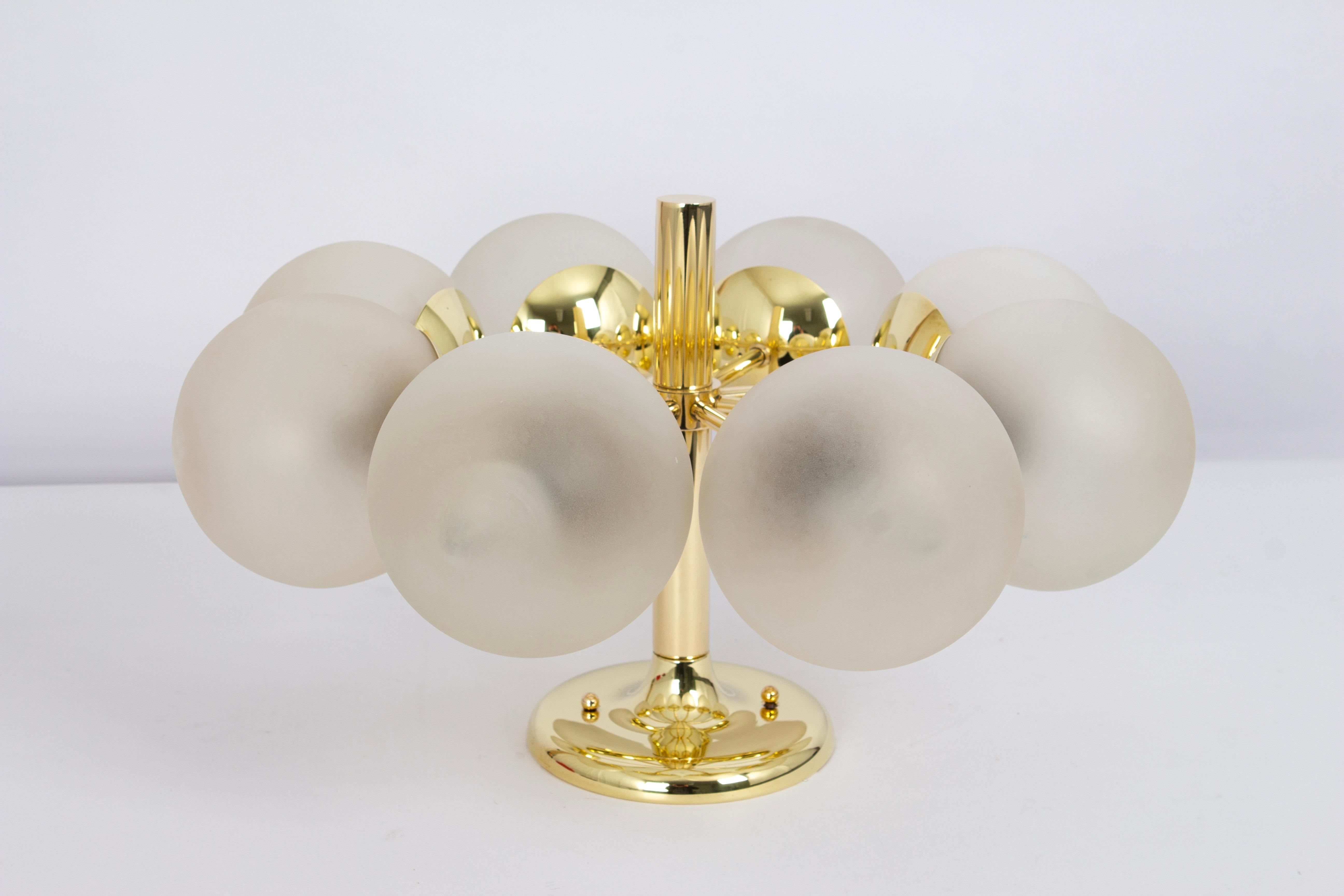 Superbe lustre Kaiser Sputnik à globes en verre dépoli, Allemagne, 1970 en vente 6