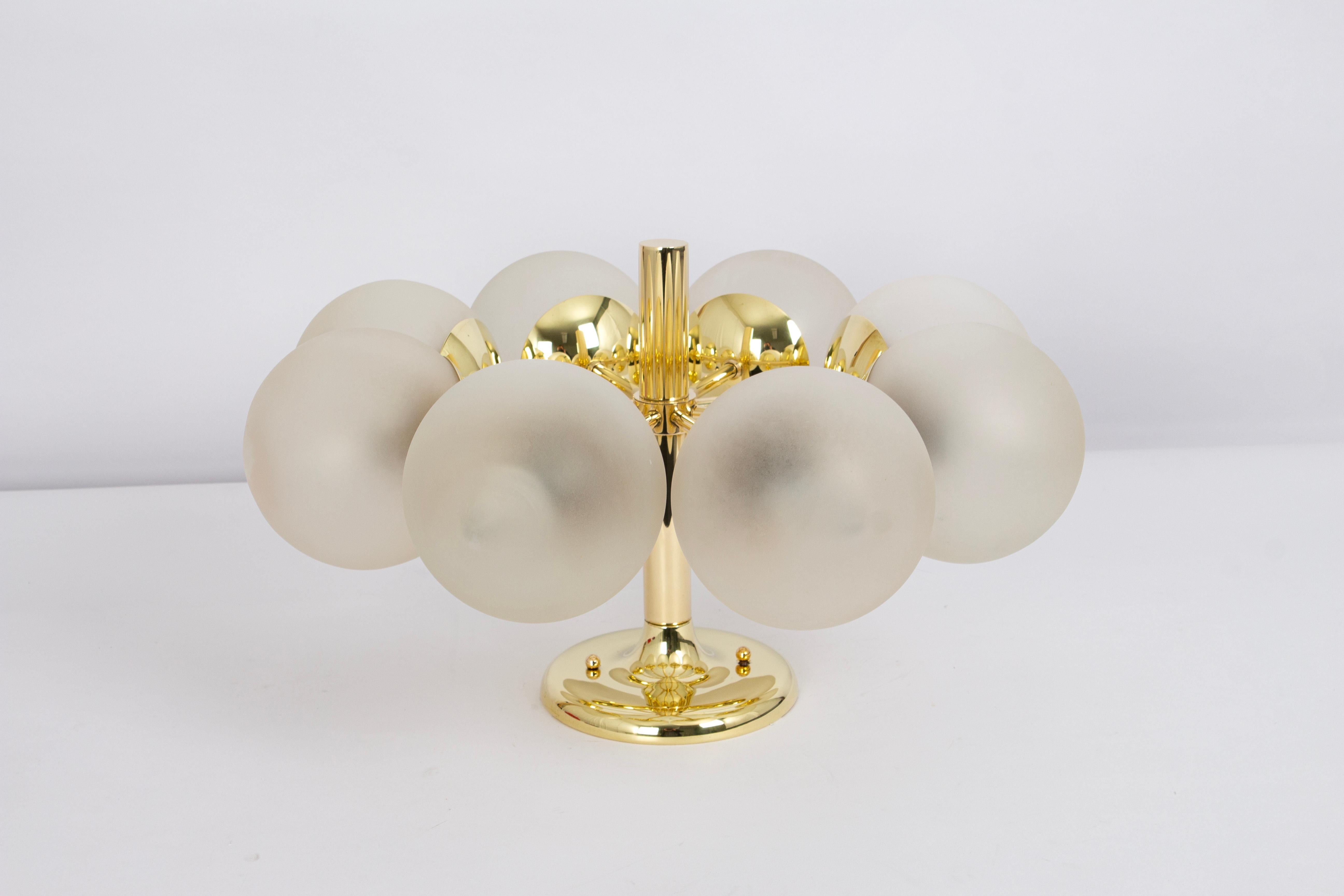 Superbe lustre Kaiser Sputnik à globes en verre dépoli, Allemagne, 1970 Bon état - En vente à Aachen, NRW