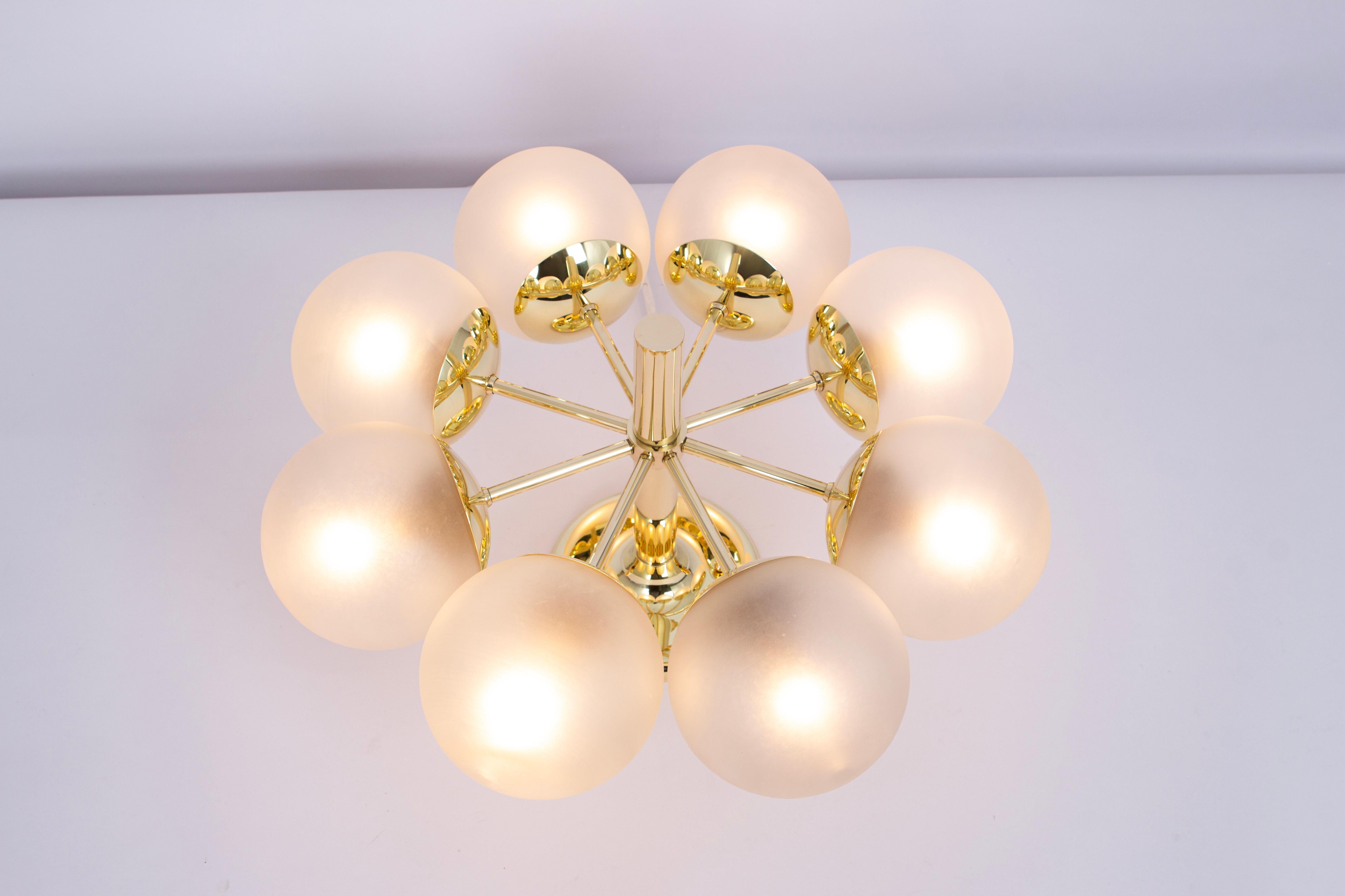 Superbe lustre Kaiser Sputnik à globes en verre dépoli, Allemagne, 1970 en vente 1
