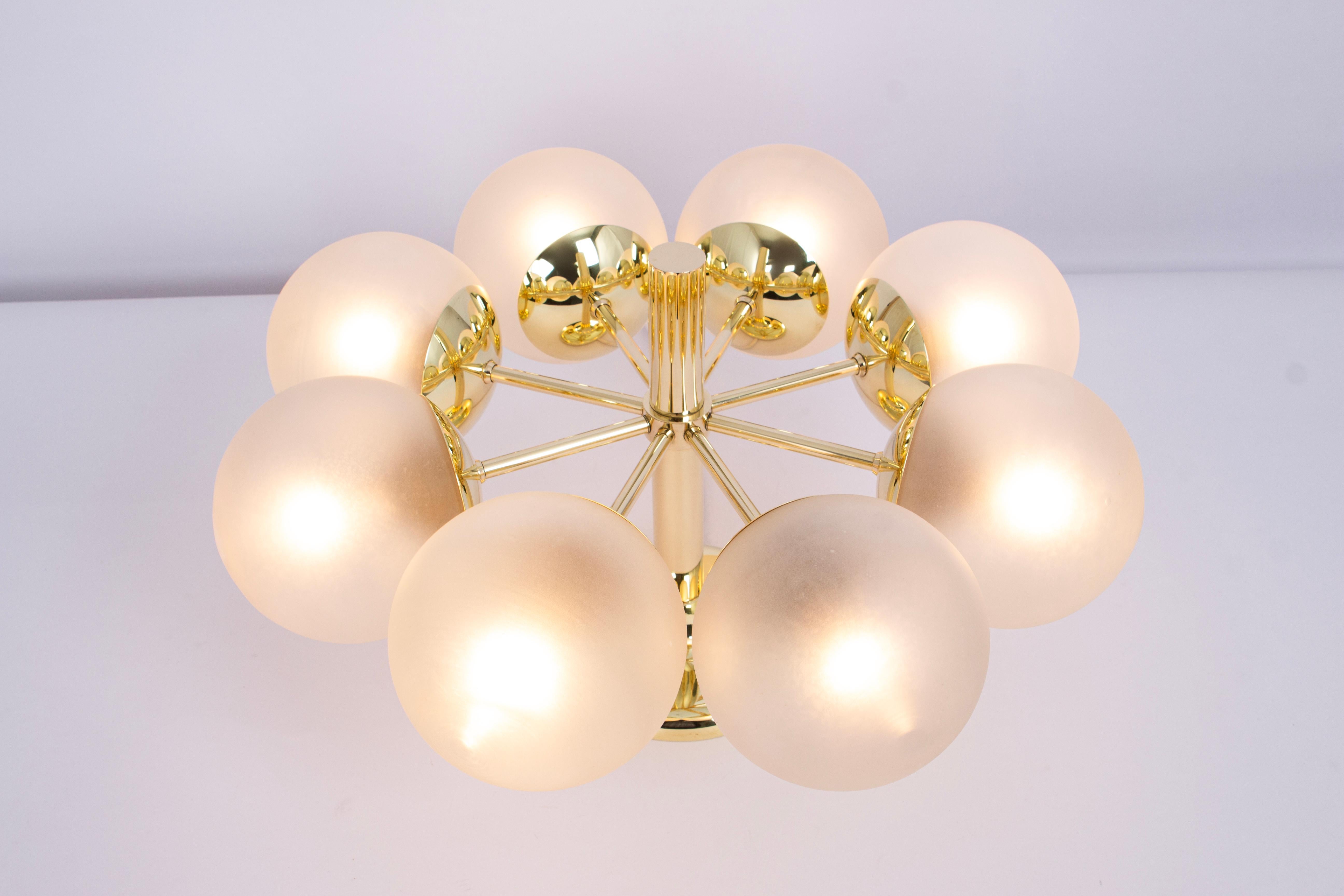 Superbe lustre Kaiser Sputnik à globes en verre dépoli, Allemagne, 1970 en vente 2