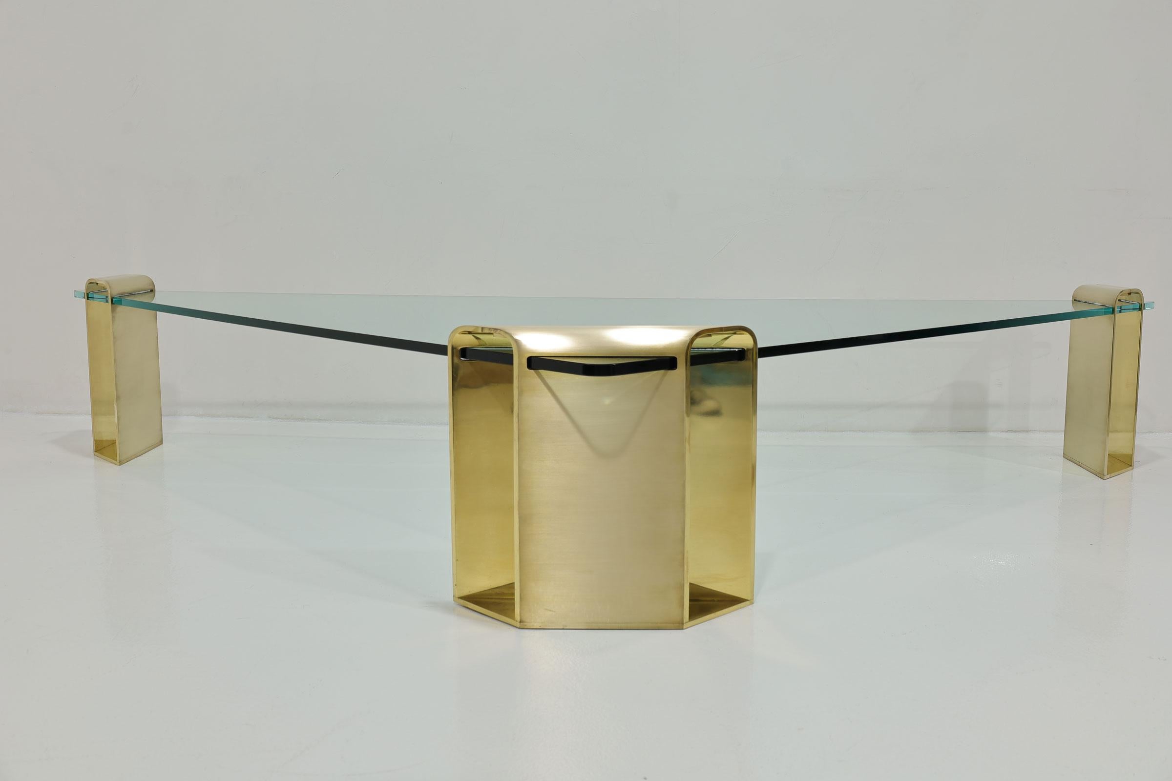 Grande table à cocktail en laiton massif de Lorin Marsh, 1970 Bon état - En vente à Dallas, TX