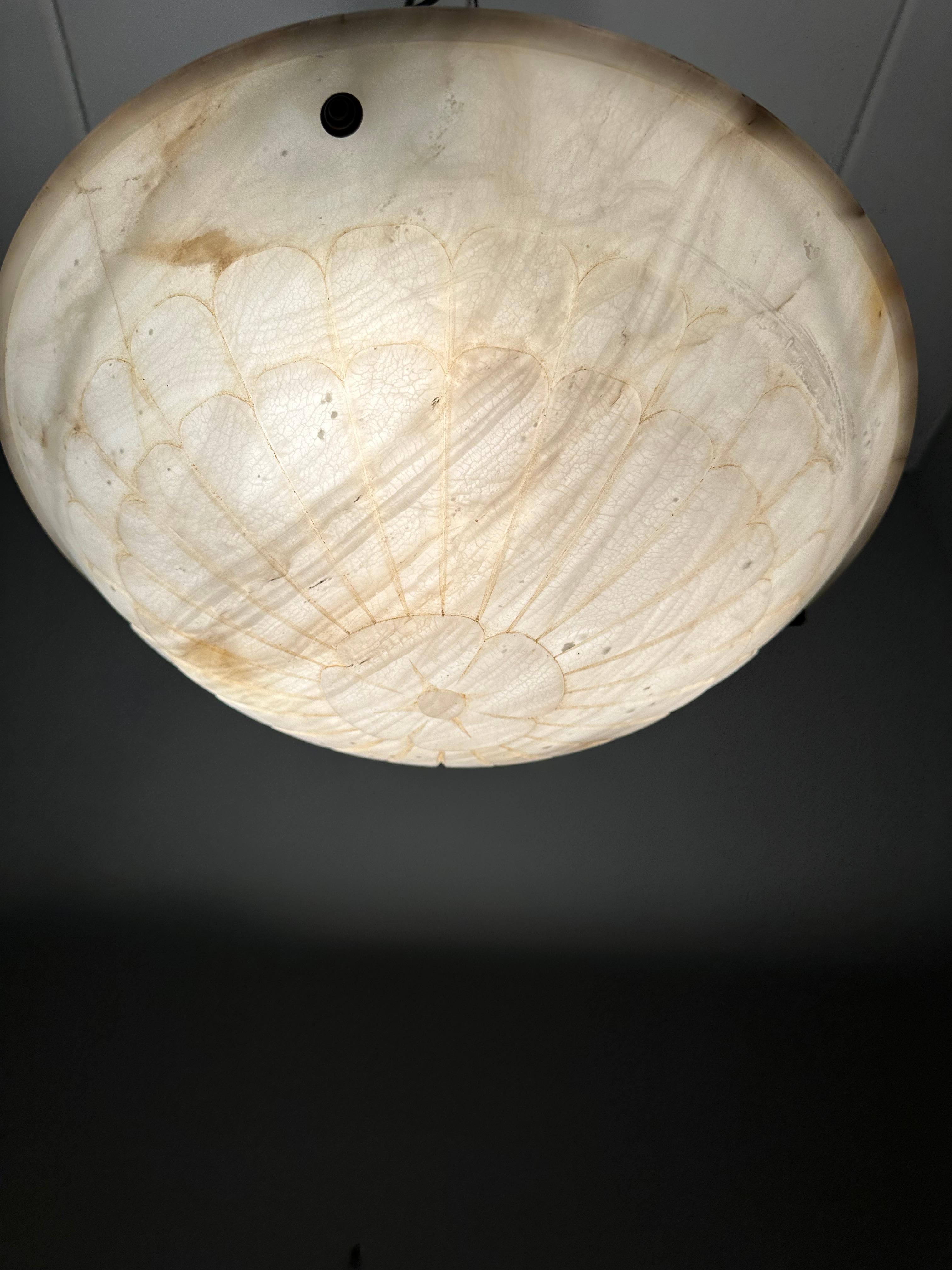 Große & stilvolle Design Weiße Adern Art Deco Alabaster Pendelleuchte / Kronleuchter im Angebot 2