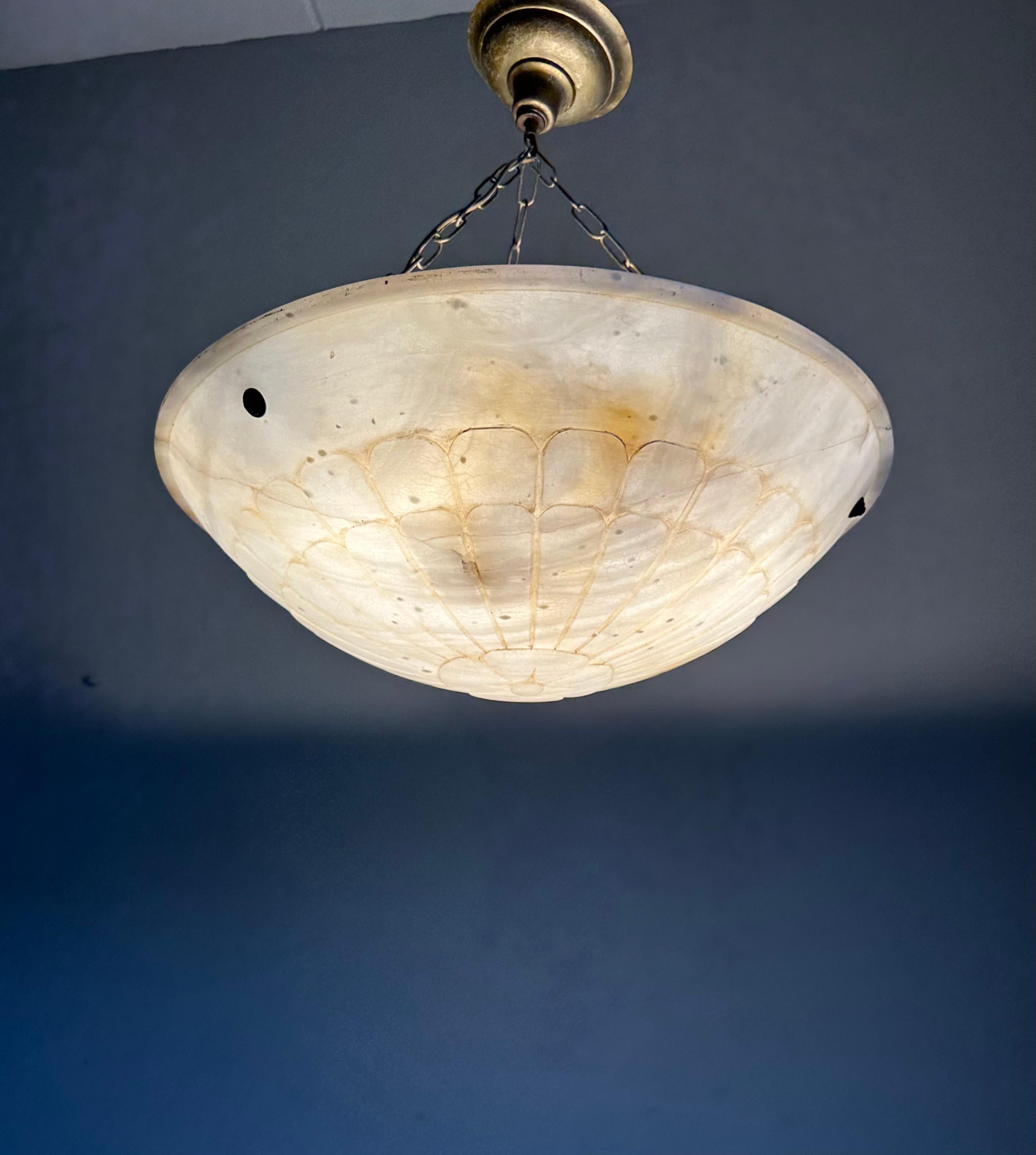 Große & stilvolle Design Weiße Adern Art Deco Alabaster Pendelleuchte / Kronleuchter im Angebot 1