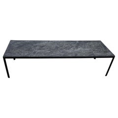 Großer & stilvoller Minimalistischer Couchtisch m. Atemberaubende schwarze Schieferplatte und Eisensockel