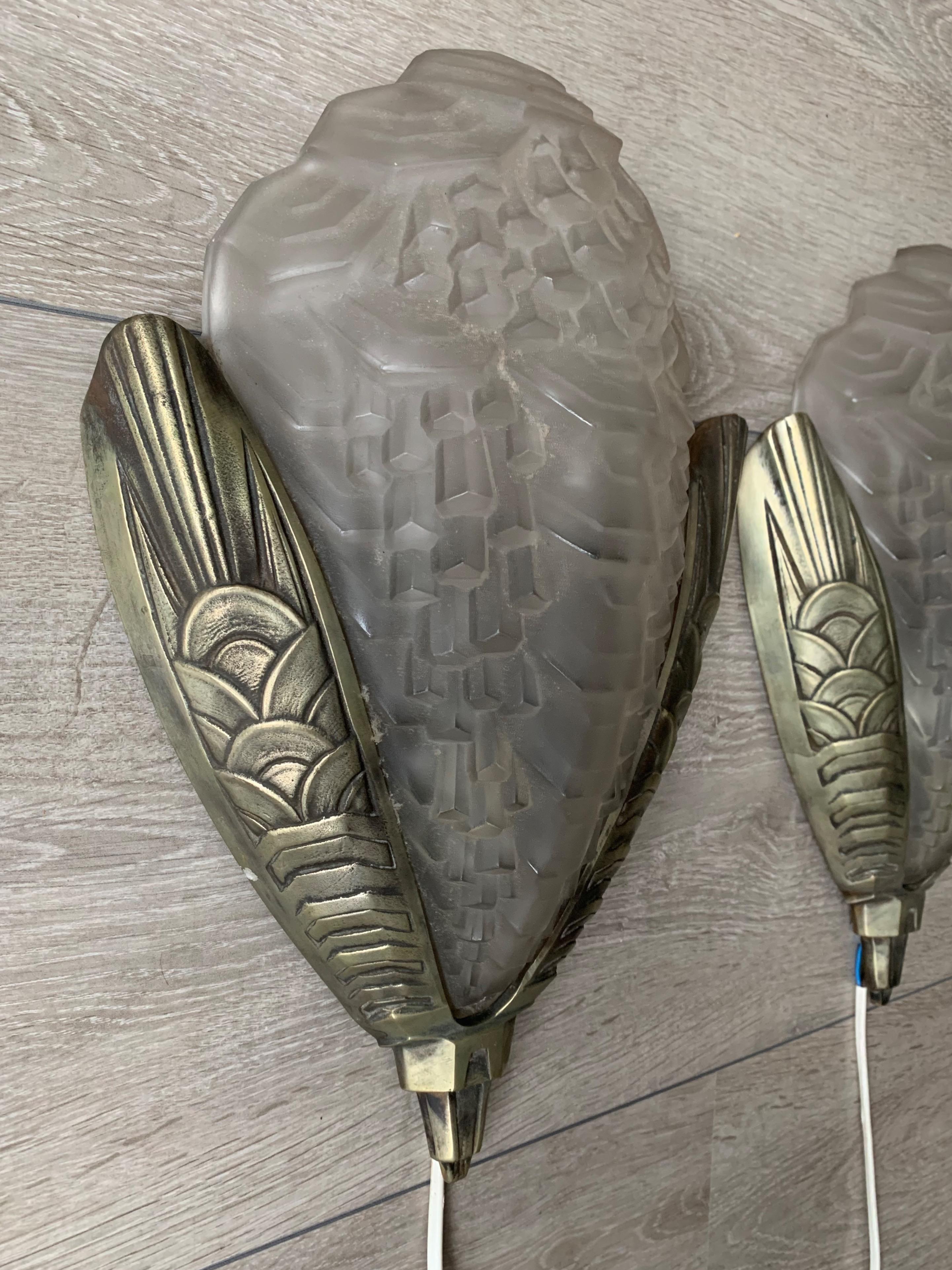 Large and Stylish Pair of Art Deco Bronze & Glass Wall Sconces / Lights In Excellent Condition For Sale In Lisse, NL