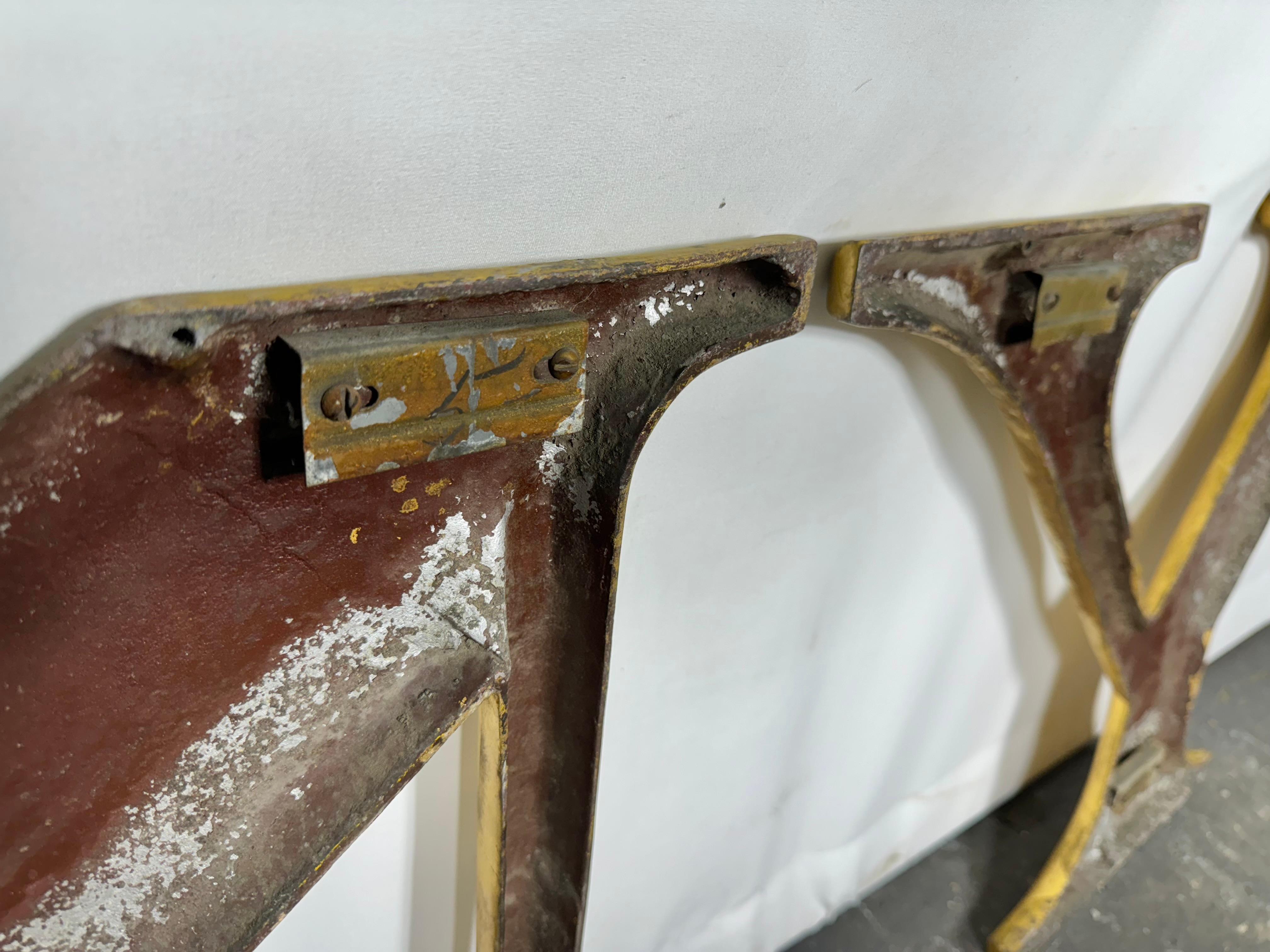 Letras grandes estilizadas de fundición aLUMINUM 