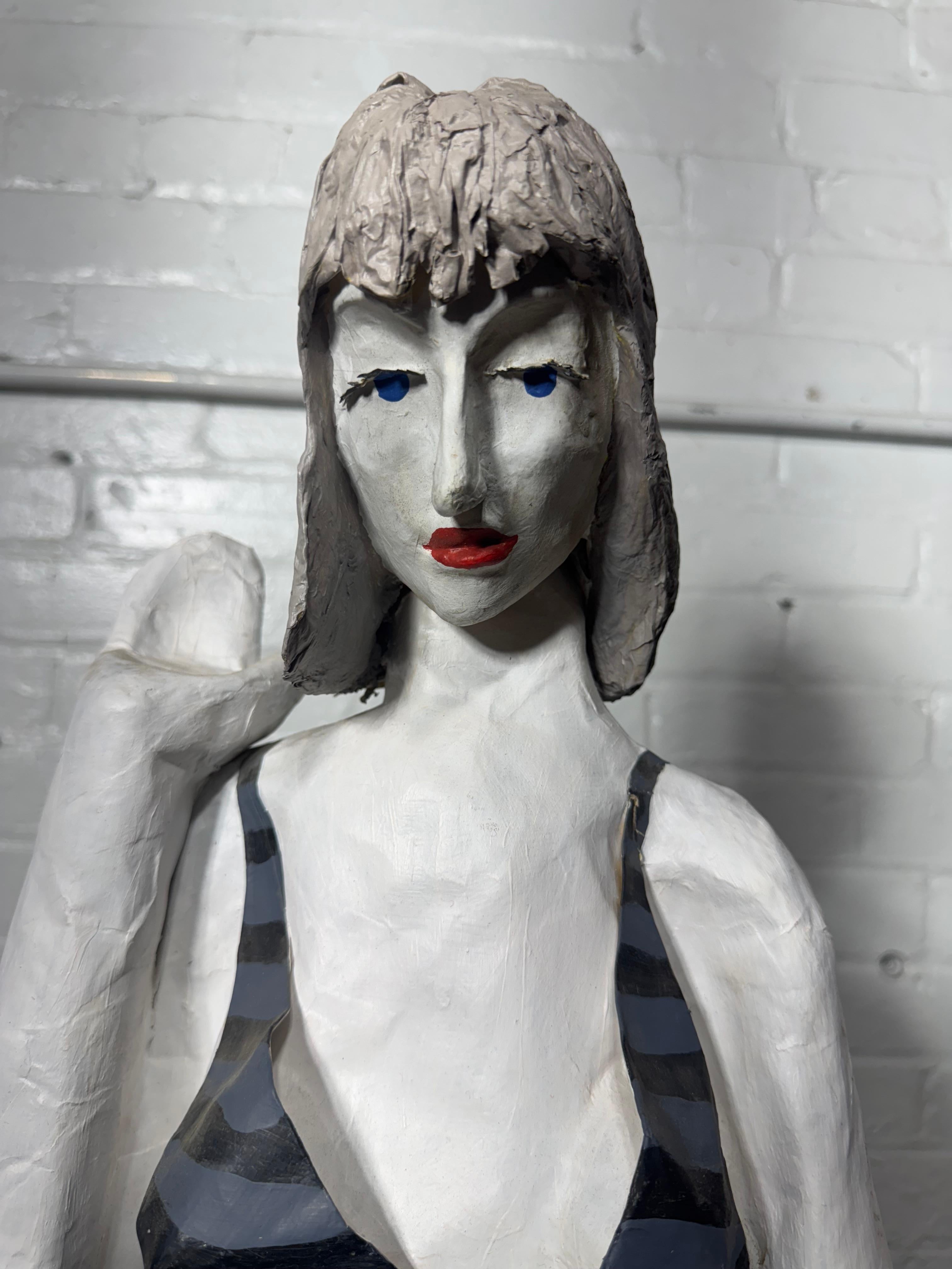 Fin du 20e siècle Grande sculpture en papier mâché stylisée 