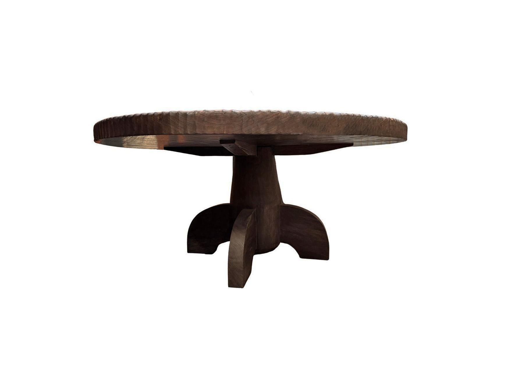 Tavolo grande in legno di suar intagliato a mano, finitura espresso, organico moderno in vendita 2