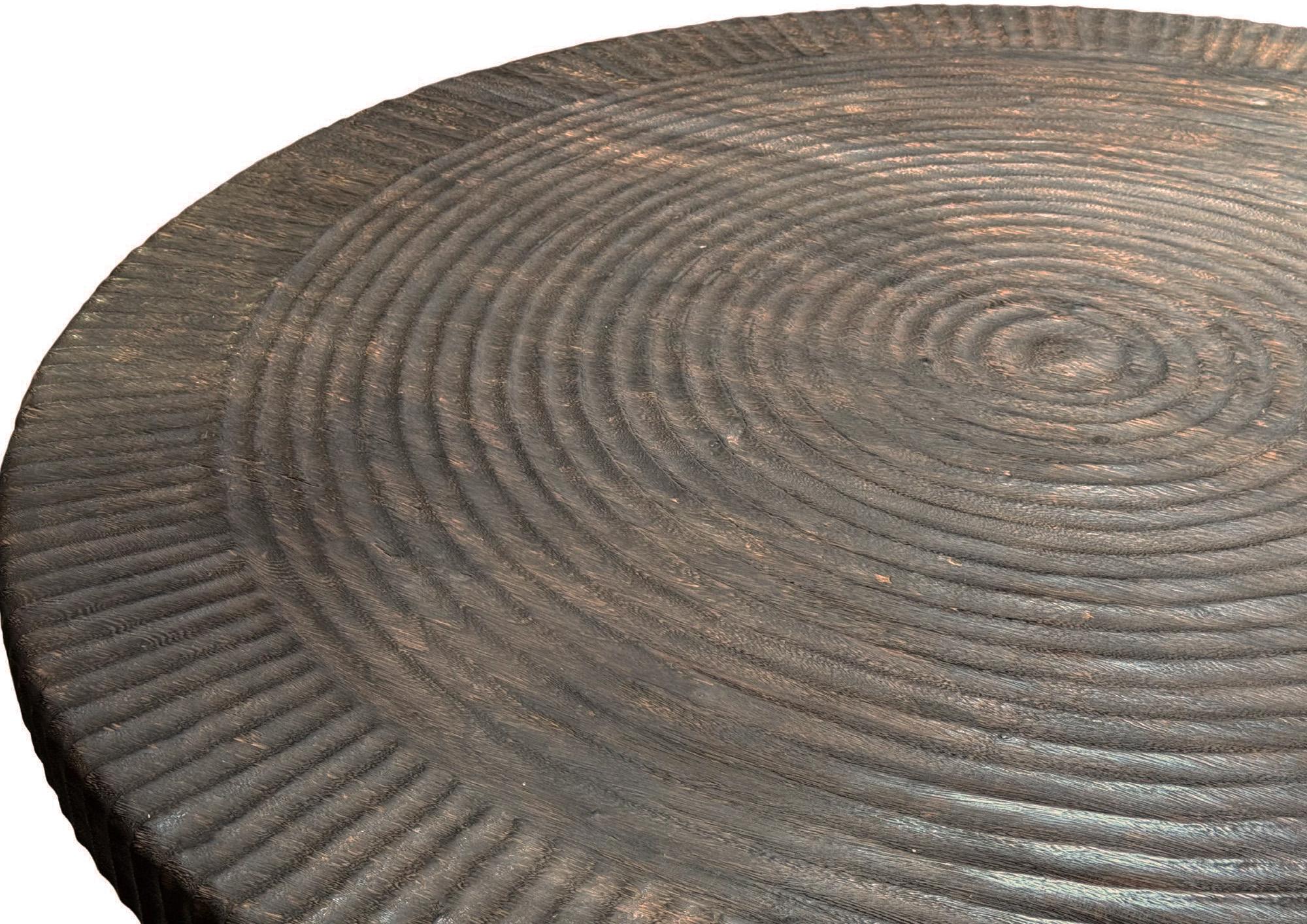 Tavolo grande in legno di suar intagliato a mano, finitura espresso, organico moderno in vendita 3