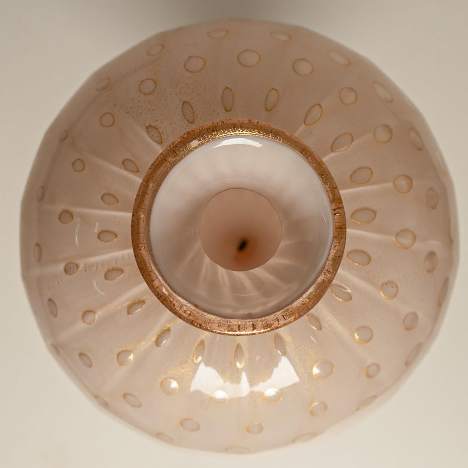 Vaso e piatto grande con piede in rosa cipria sommerso di Murano, Pallottoliere in vendita 4