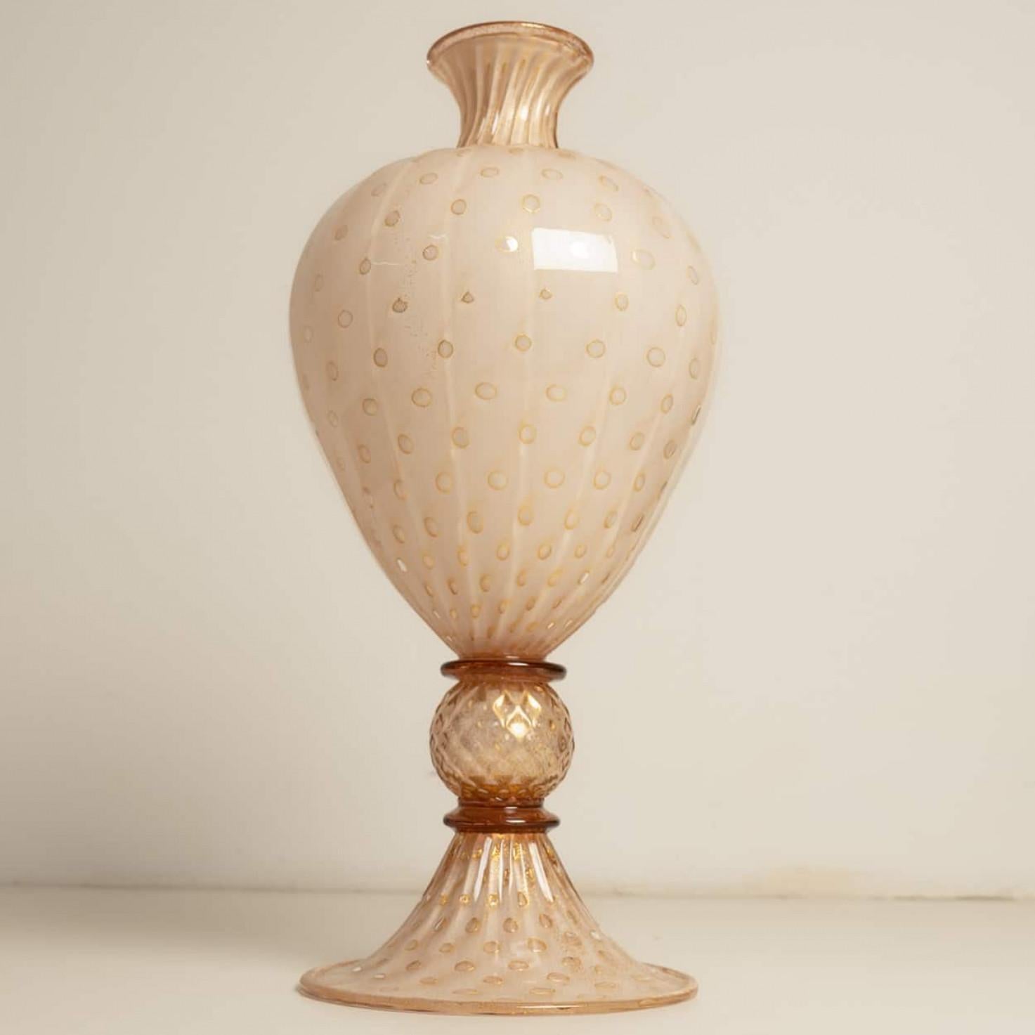Gran Jarrón y Plato con Pie de Crema Rosa Sumergido-Balloton, Murano en venta 5