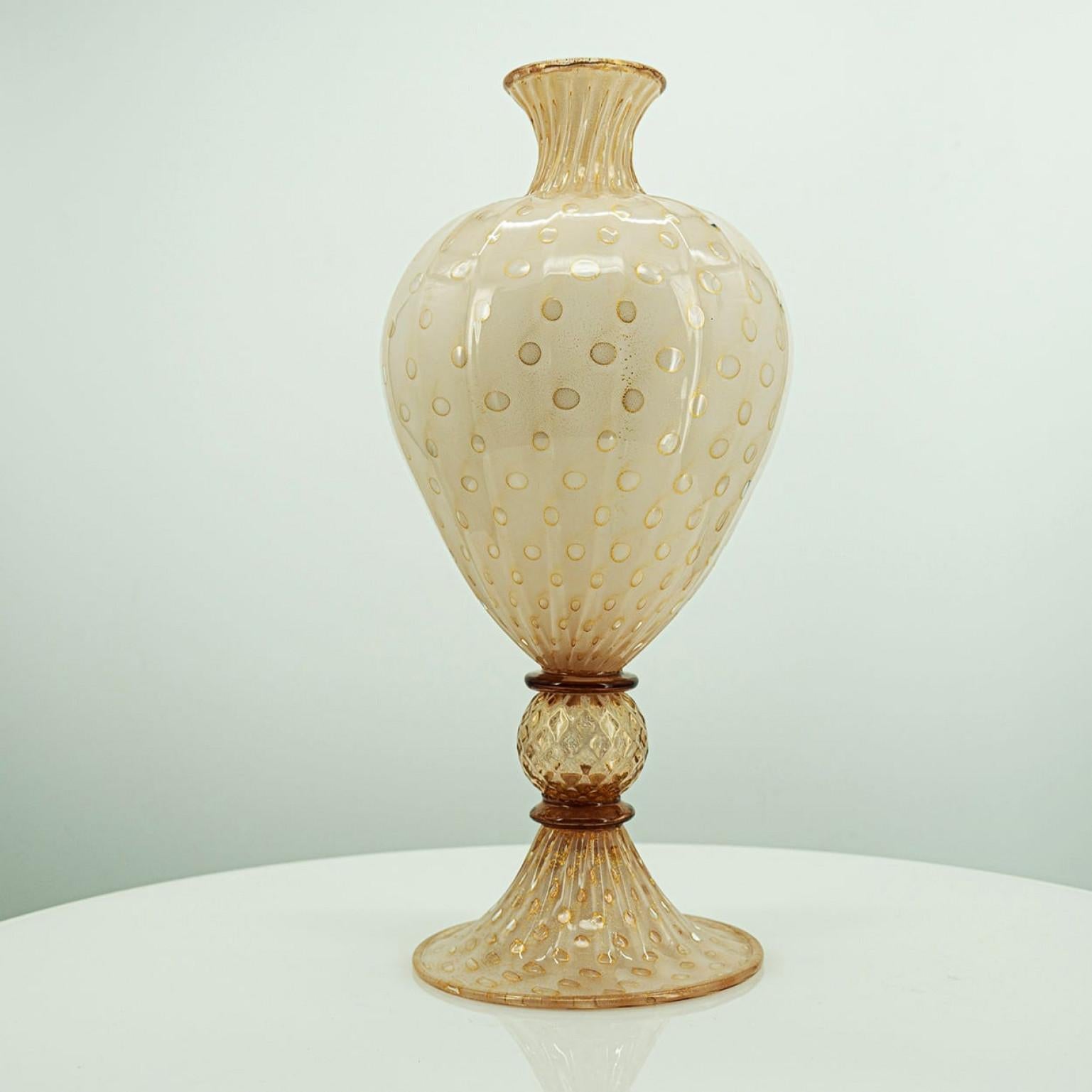 XX secolo Vaso e piatto grande con piede in rosa cipria sommerso di Murano, Pallottoliere in vendita