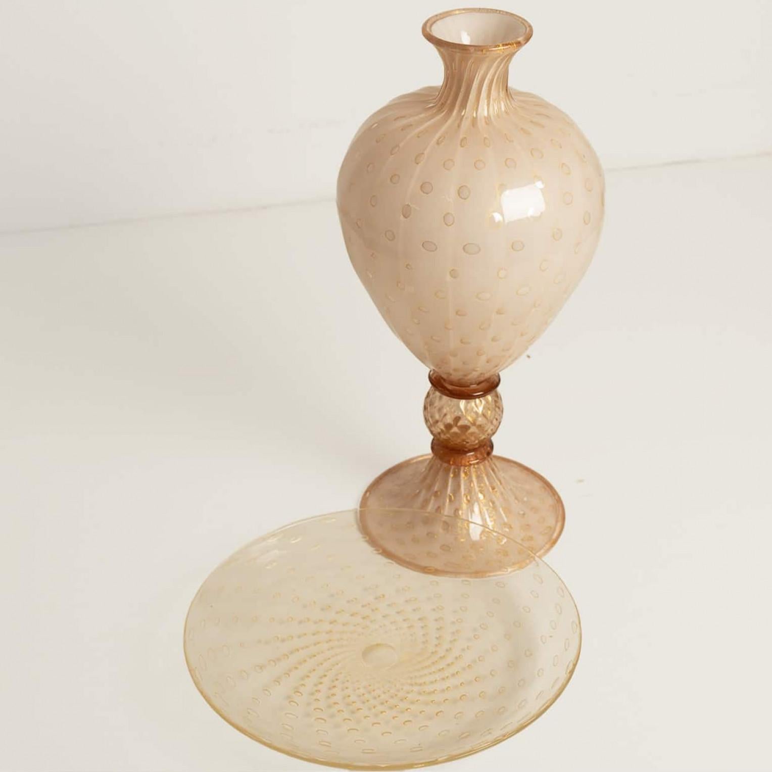 Gran Jarrón y Plato con Pie de Crema Rosa Sumergido-Balloton, Murano siglo XX en venta