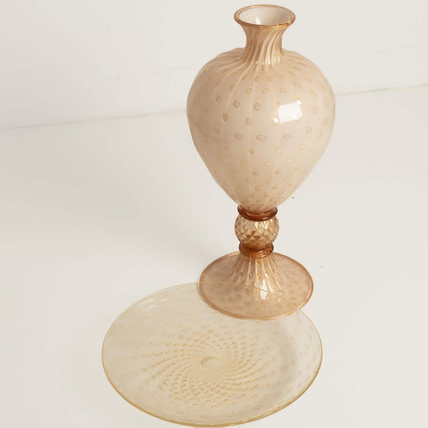 XX secolo Vaso e piatto grande con piede in rosa cipria sommerso di Murano, Pallottoliere in vendita