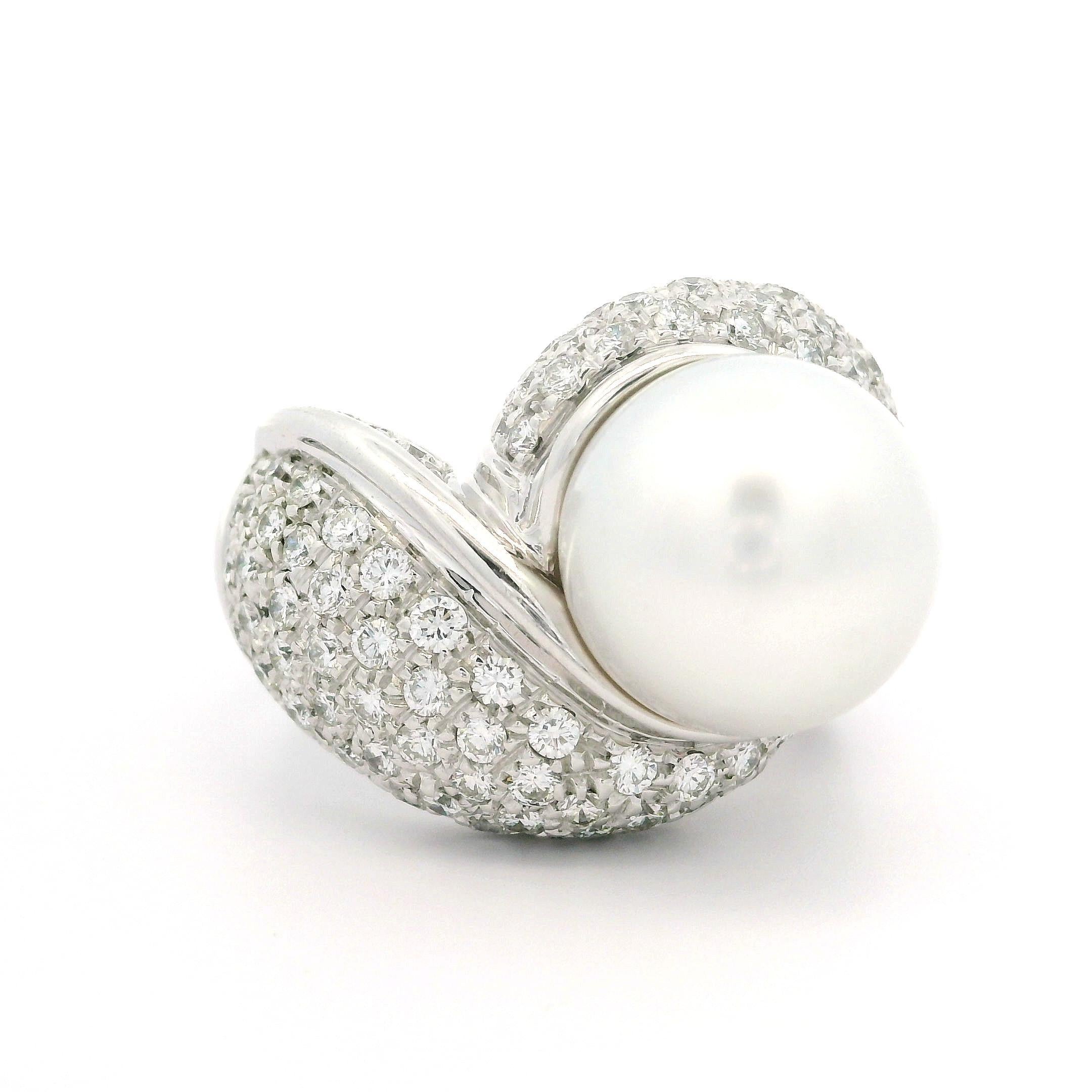 Großer, bemerkenswerter, breiter Bypass-Ring aus massivem Weißgold 11,6 mm Perle 2,20ctw Diamant Damen im Angebot