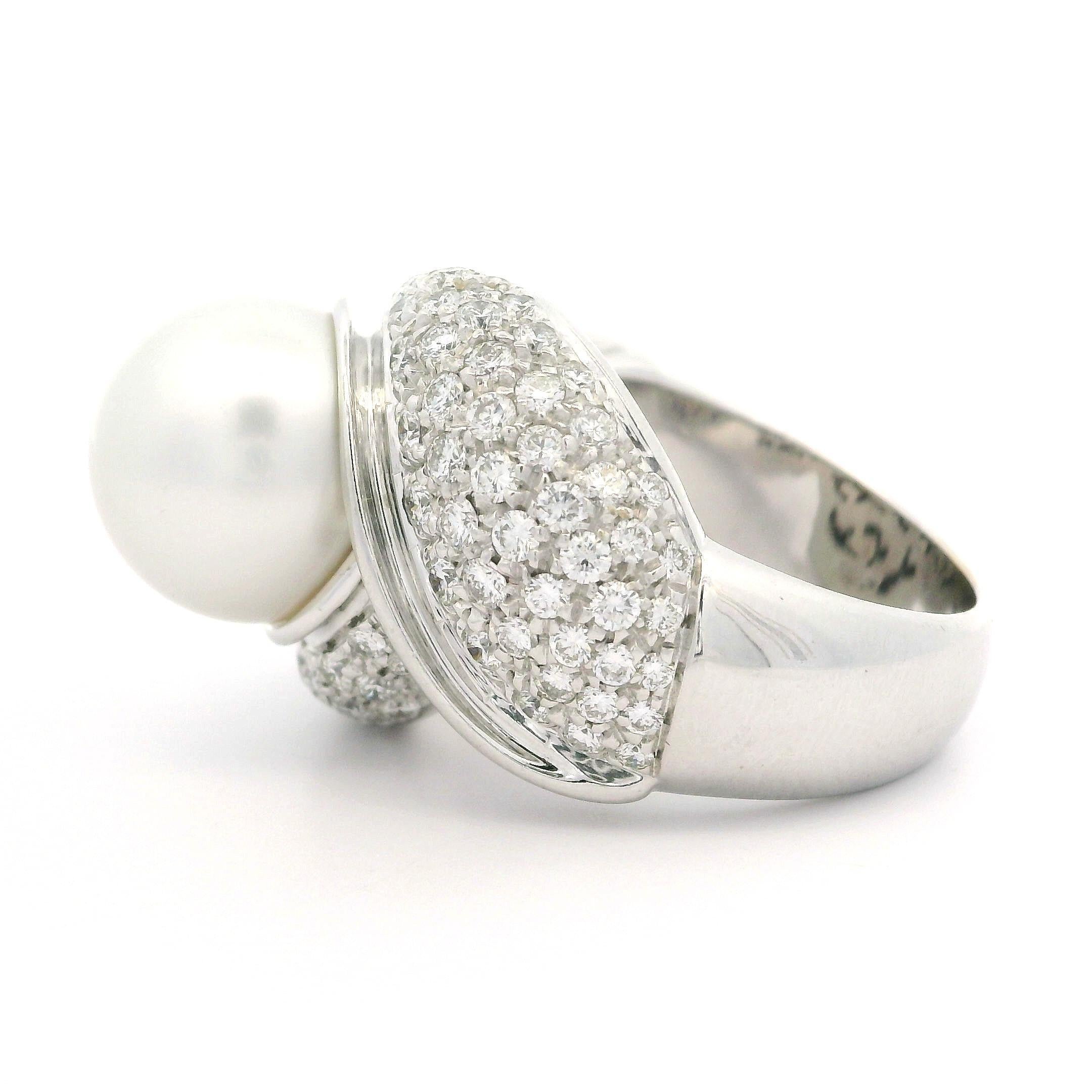 Großer, bemerkenswerter, breiter Bypass-Ring aus massivem Weißgold 11,6 mm Perle 2,20ctw Diamant im Angebot 2