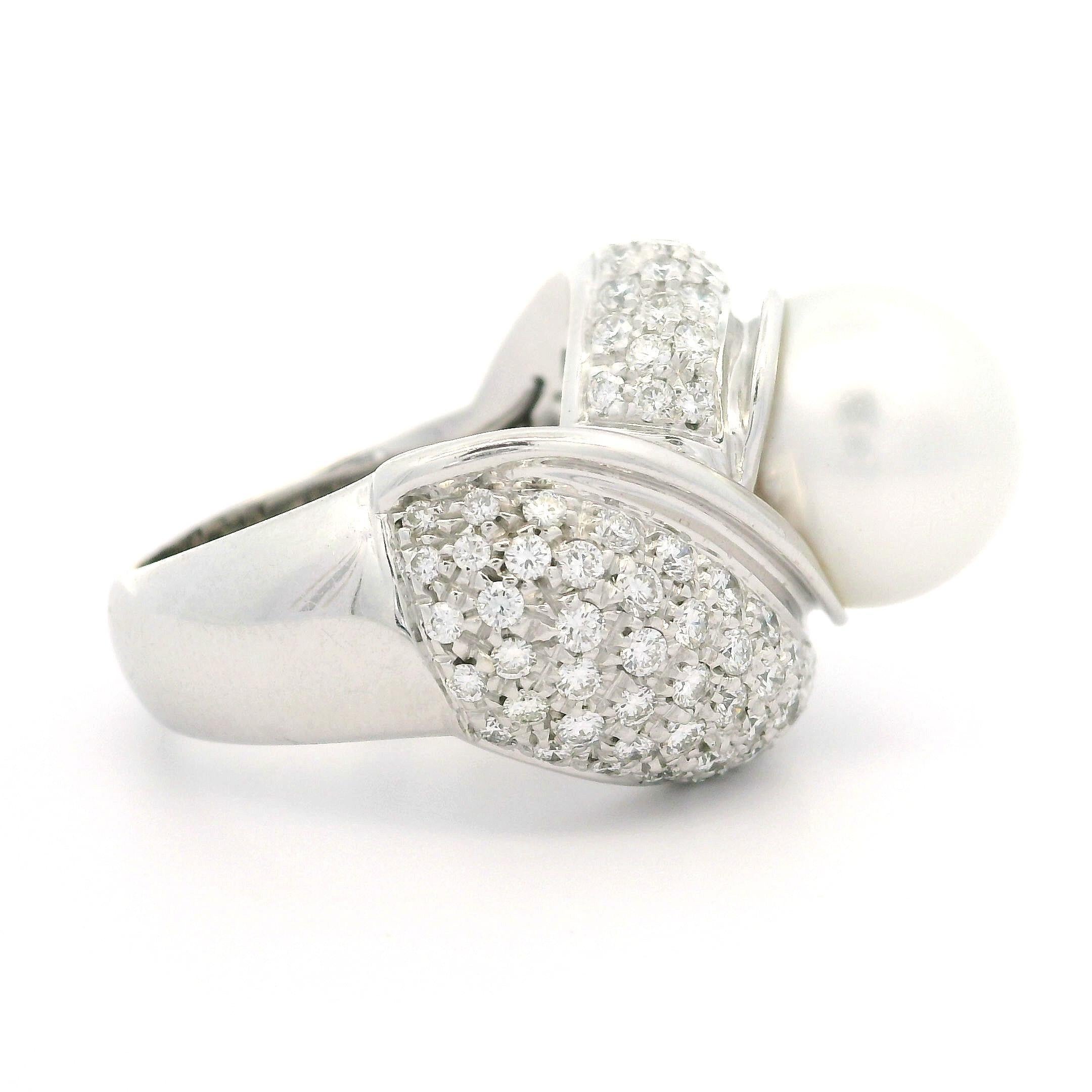 Großer, bemerkenswerter, breiter Bypass-Ring aus massivem Weißgold 11,6 mm Perle 2,20ctw Diamant im Angebot 3