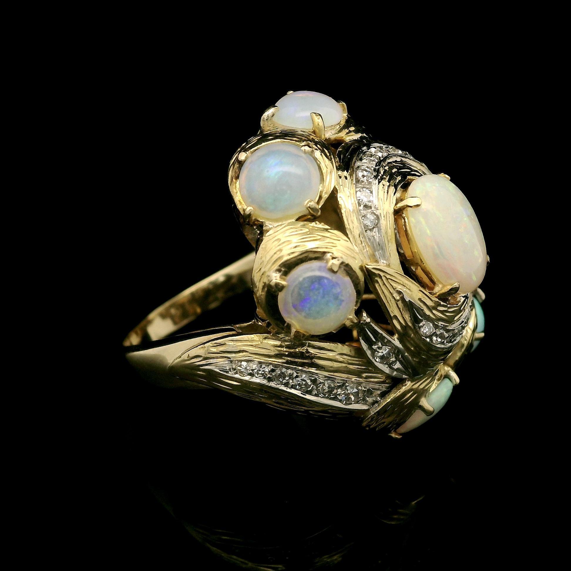 Bague de cocktail en or jaune avec opale et diamants, très texturée Pour femmes en vente