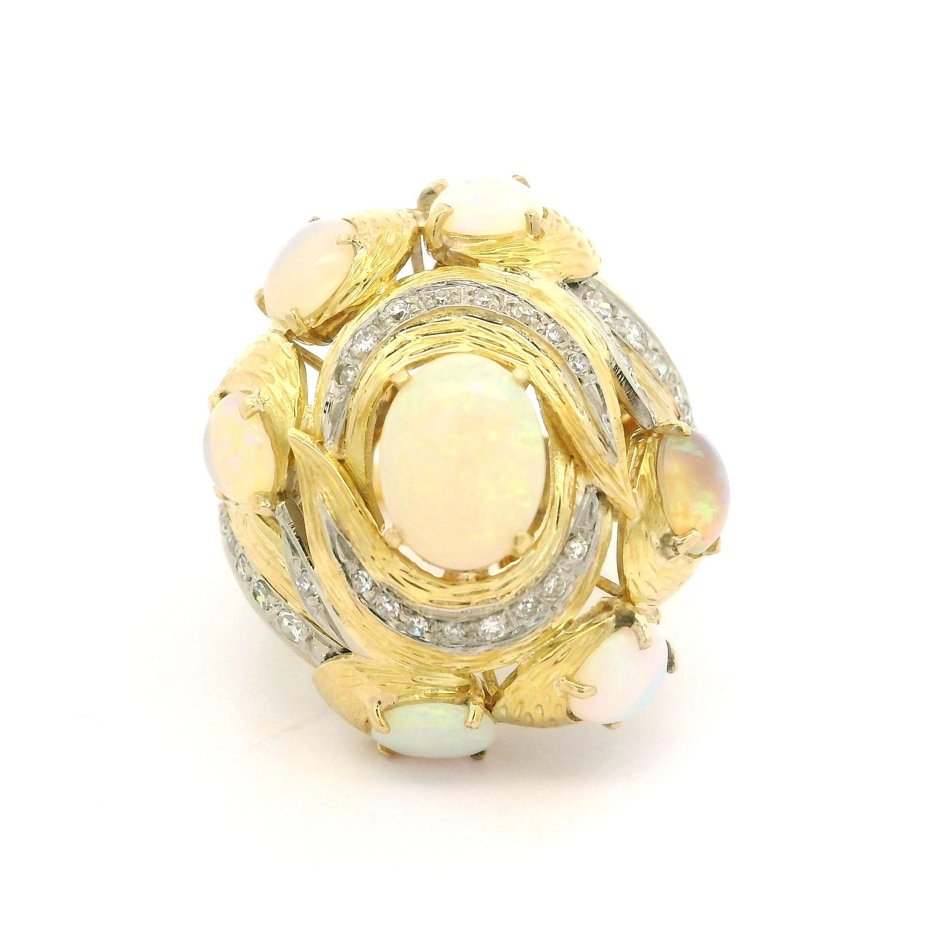 Bague de cocktail en or jaune avec opale et diamants, très texturée en vente 3