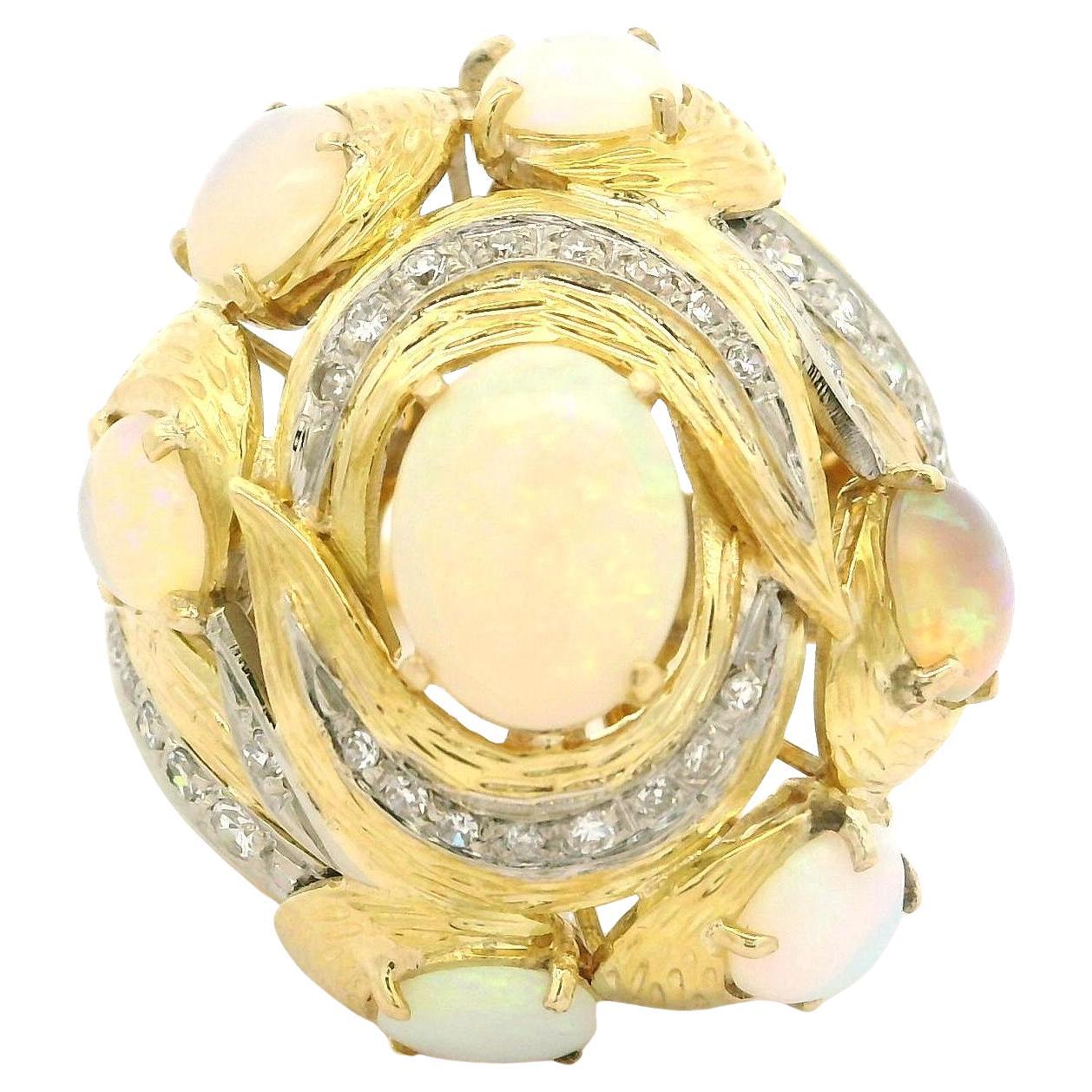 Bague de cocktail en or jaune avec opale et diamants, très texturée en vente