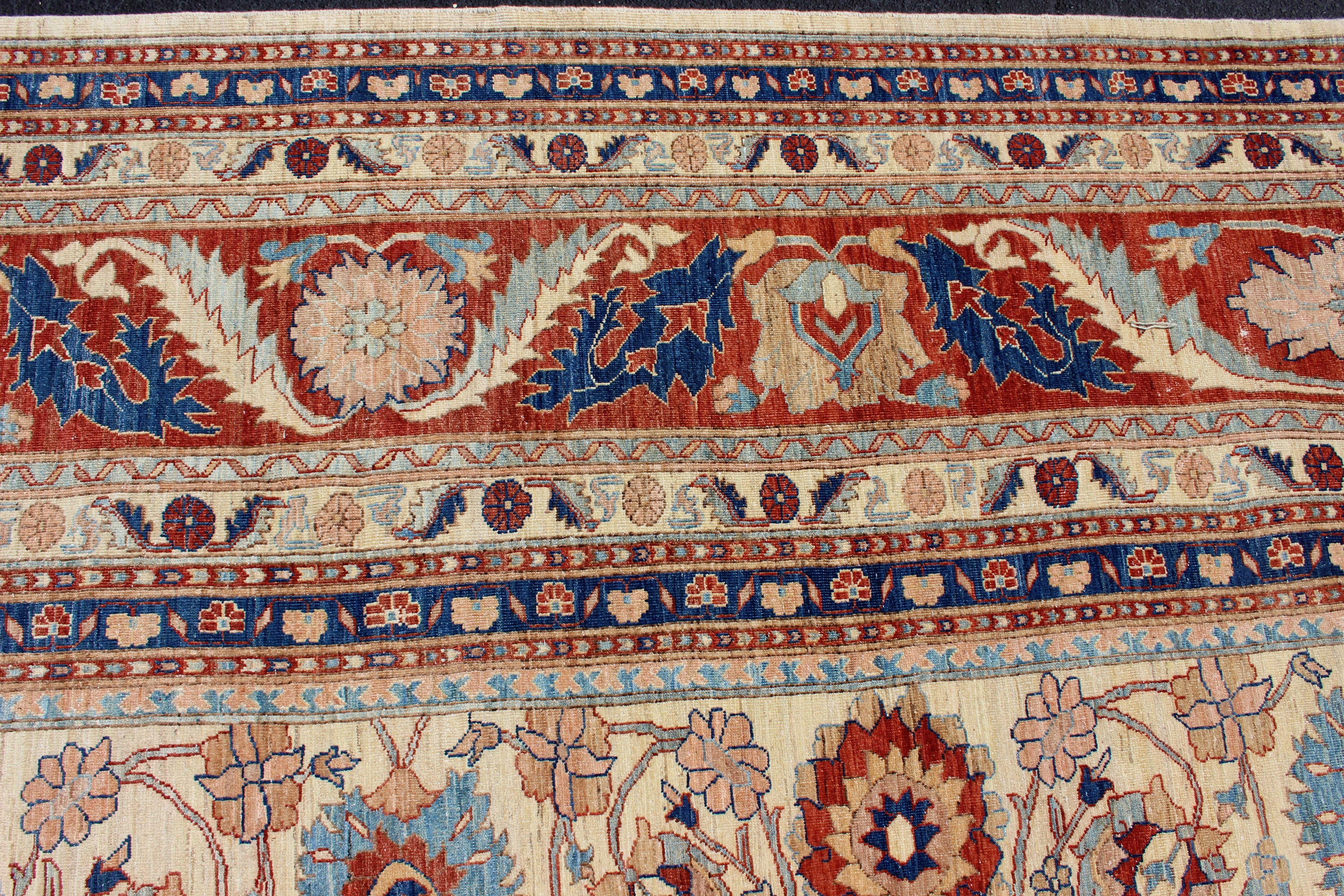 Großer Sultanabad Design-Teppich in Elfenbein mit Himmelblau und Ziegelrot 17'4 x 24'3 (Handgeknüpft) im Angebot