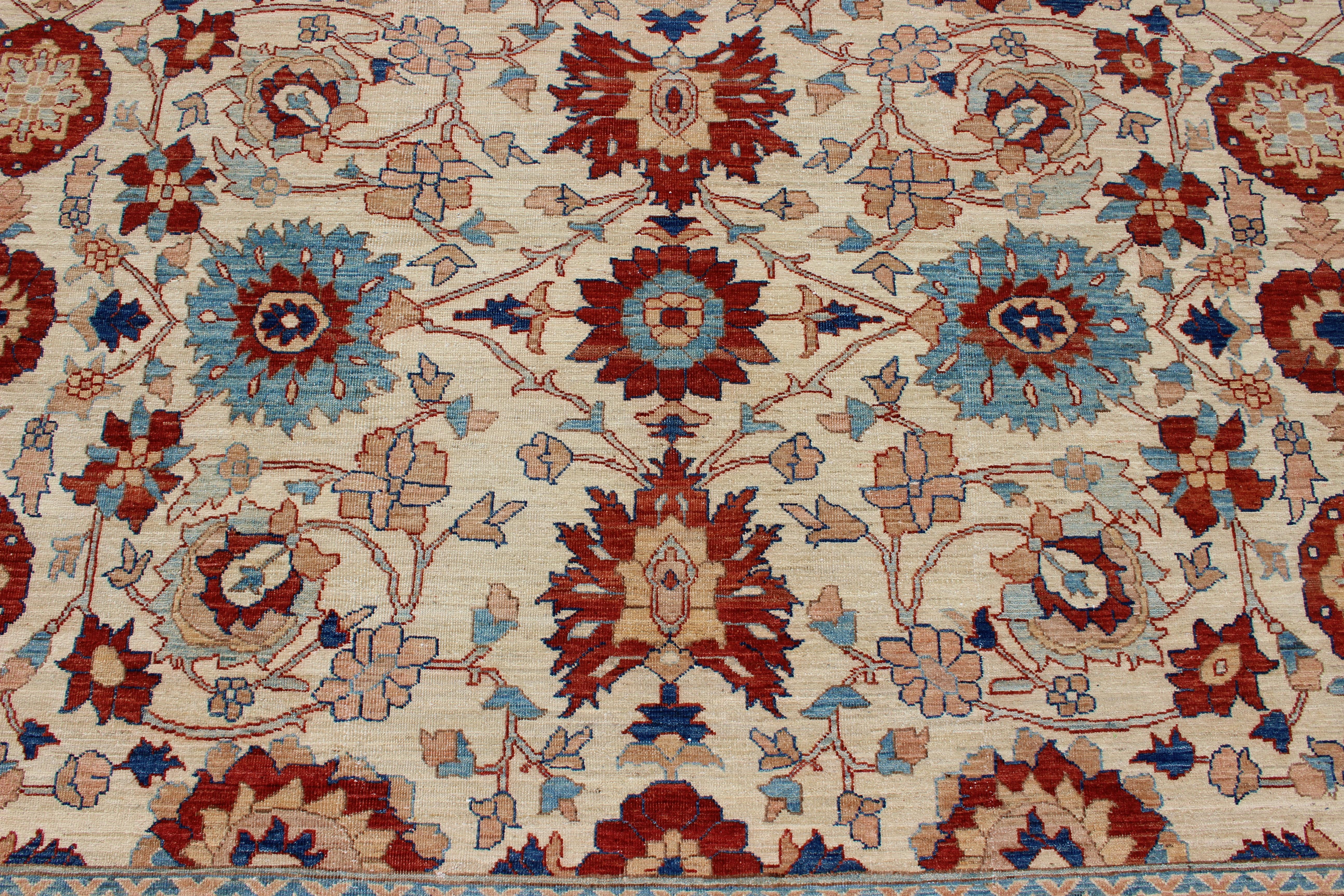 Großer Sultanabad Design-Teppich in Elfenbein mit Himmelblau und Ziegelrot 17'4 x 24'3 (20. Jahrhundert) im Angebot