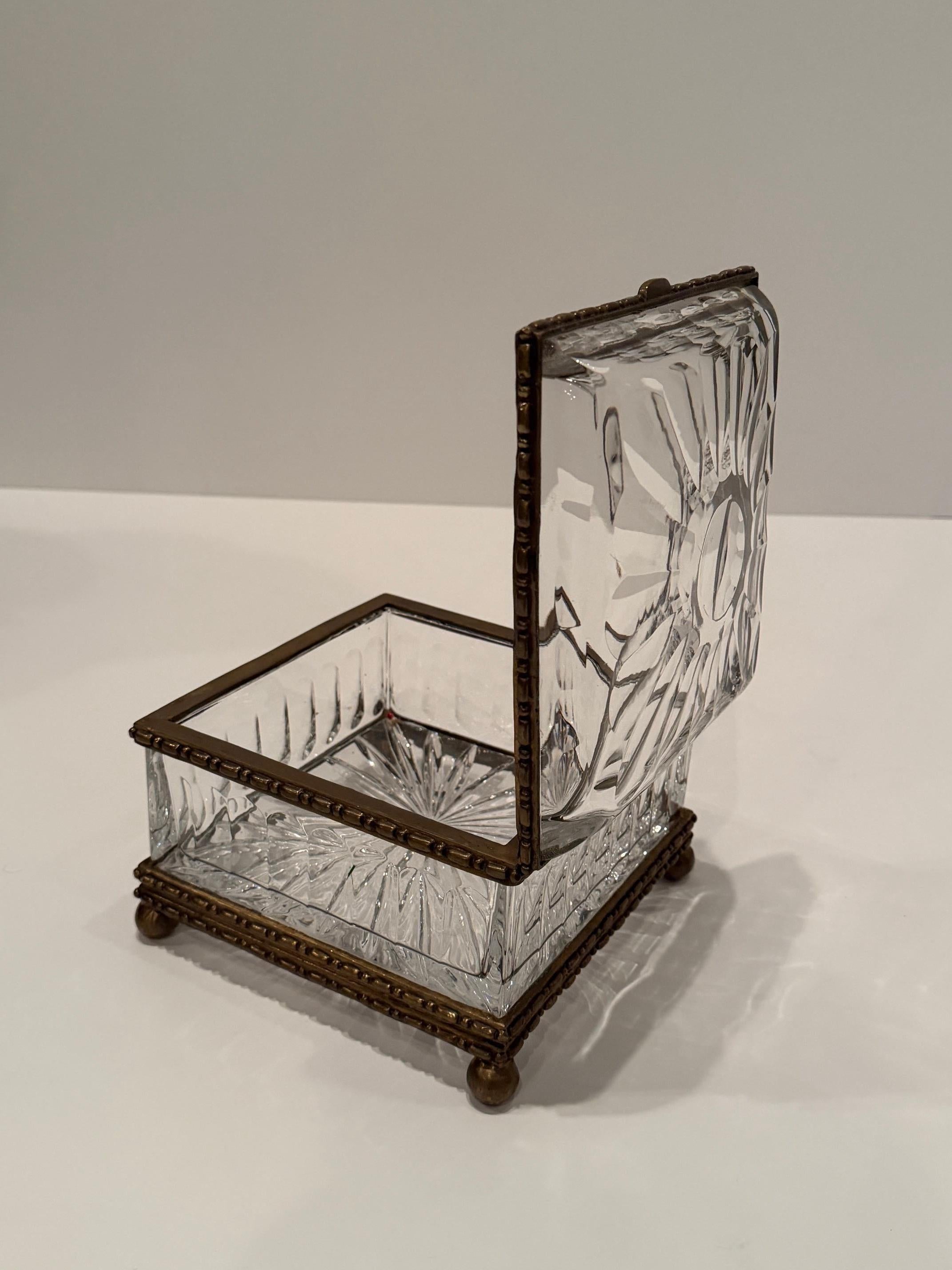Français Large Sumptuous Baccarat Style Cut Crystal Box en vente
