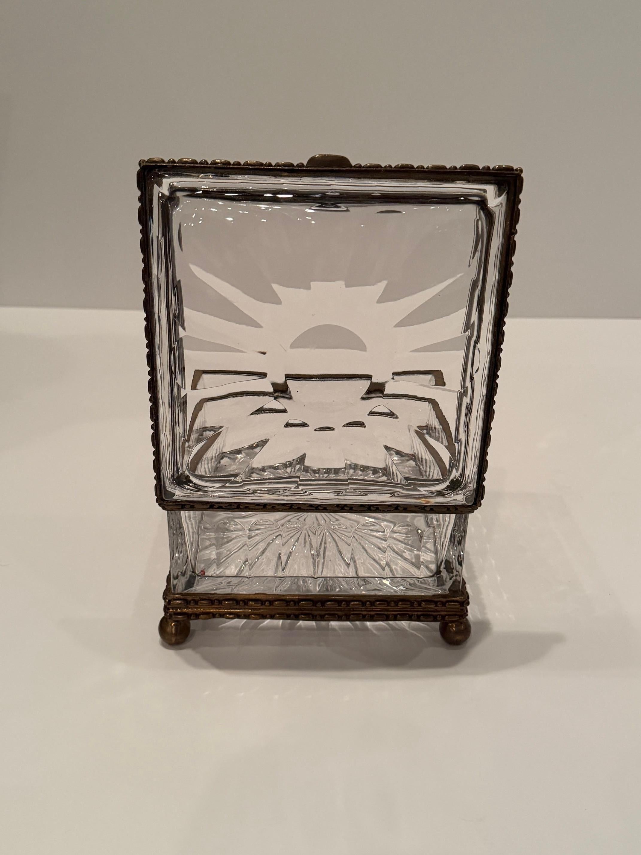 Large Sumptuous Baccarat Style Cut Crystal Box Bon état - En vente à Hopewell, NJ