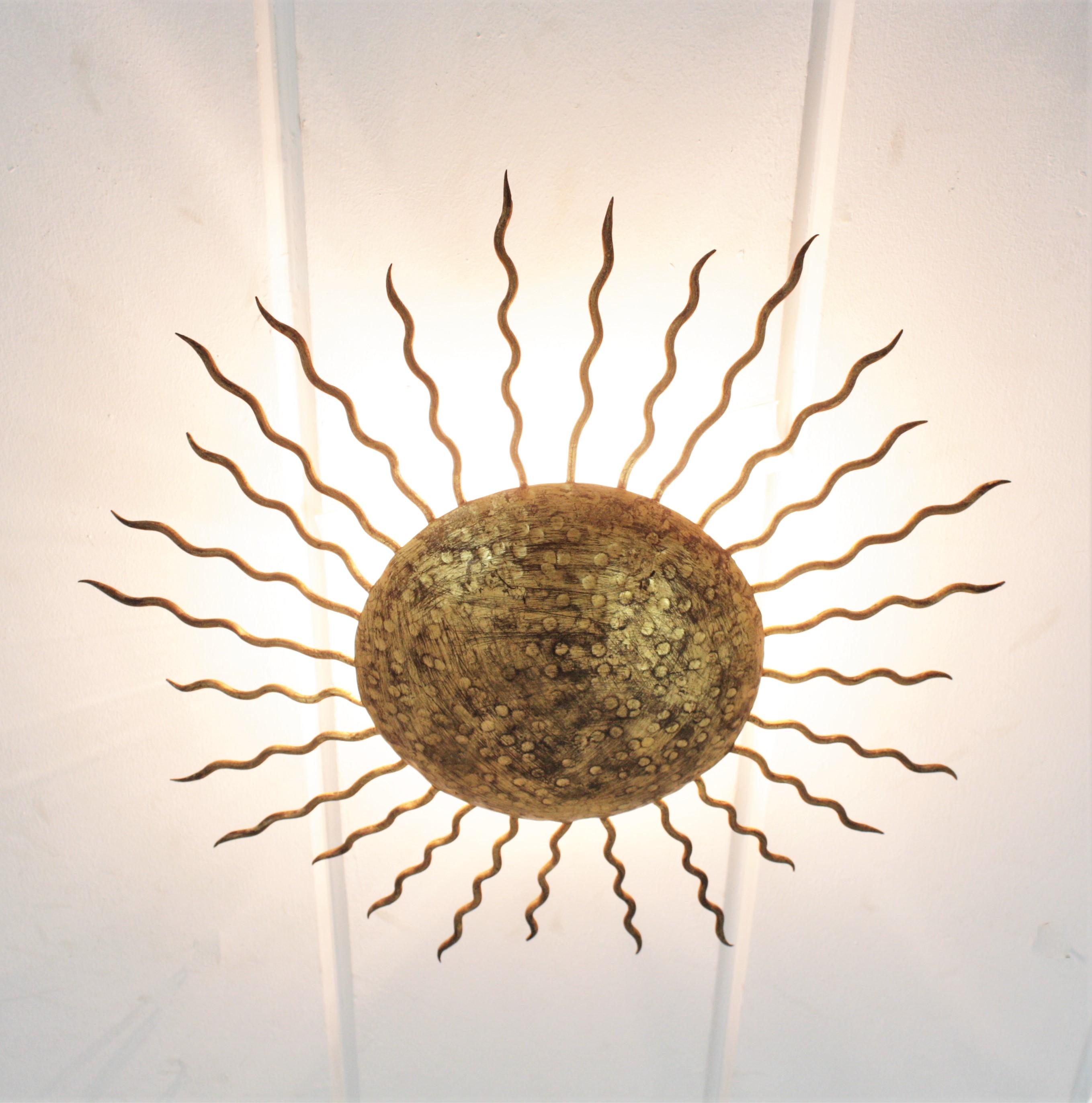 Large Sunburst Ceiling Light Fixture in Hand Hammered Gilt Iron, 1950s For Sale 4