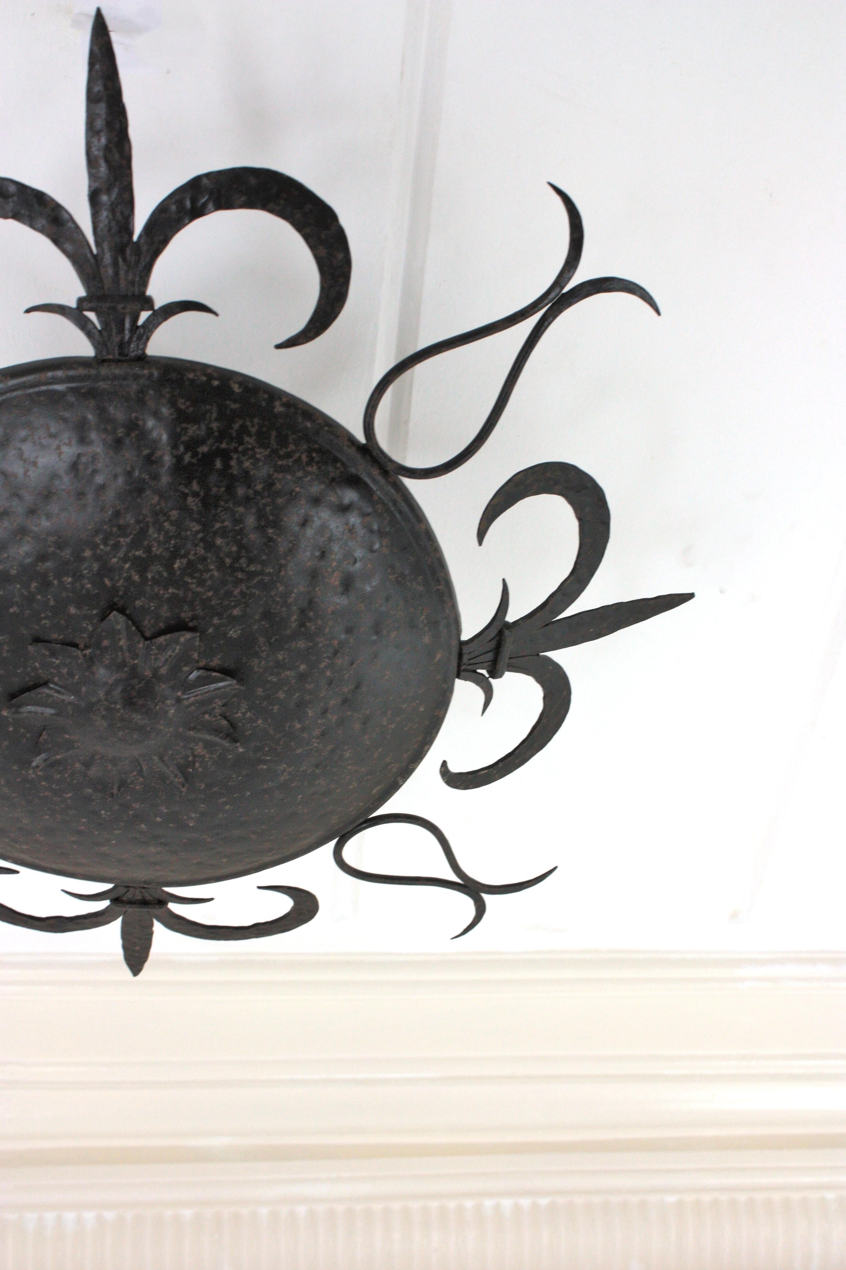 Large Sunburst Ceiling Light Fixture in Wrought Iron, Fleur de Lys Motifs, 1940s For Sale 3