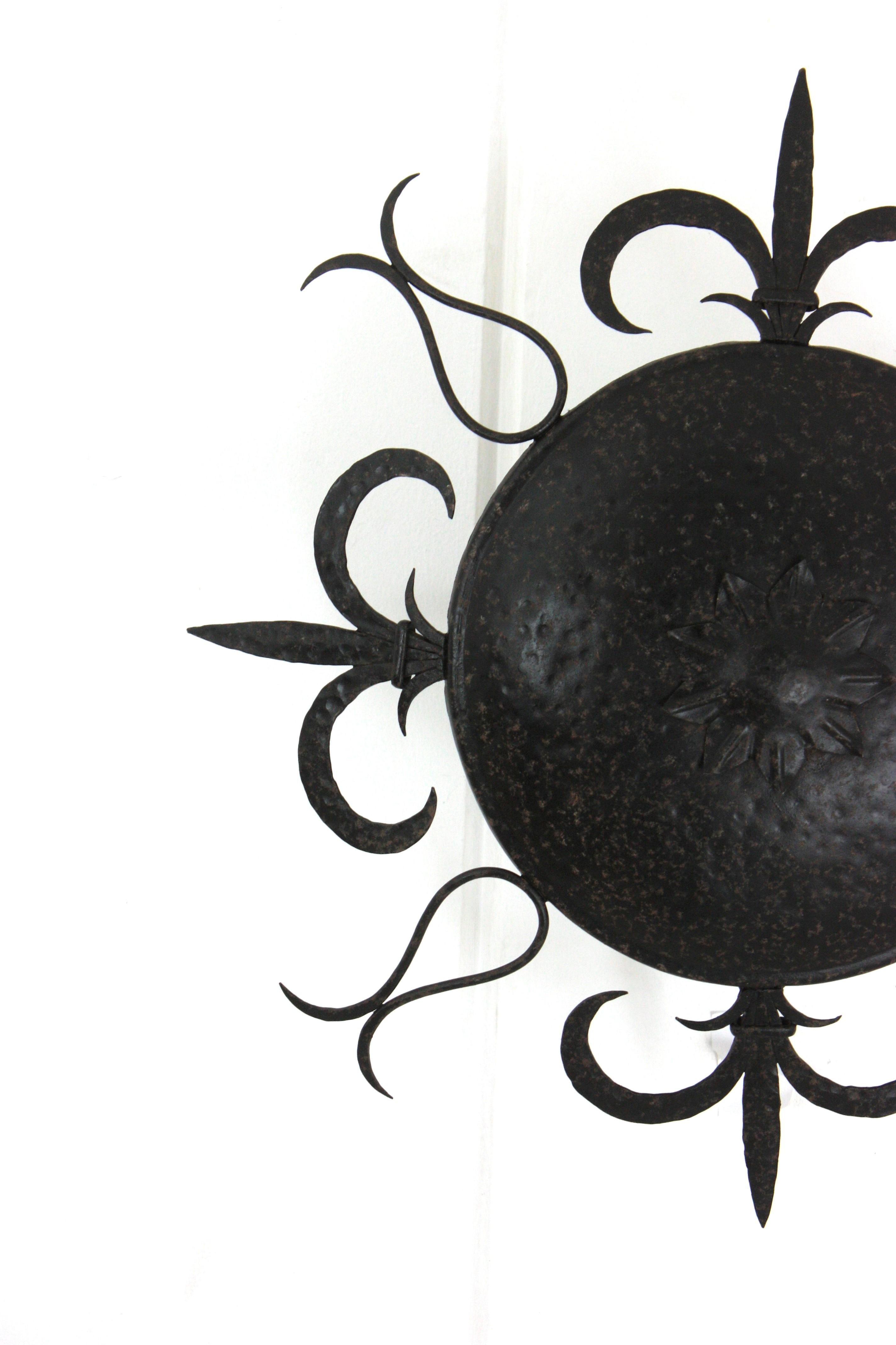 Large Sunburst Ceiling Light Fixture in Wrought Iron, Fleur de Lys Motifs, 1940s For Sale 5