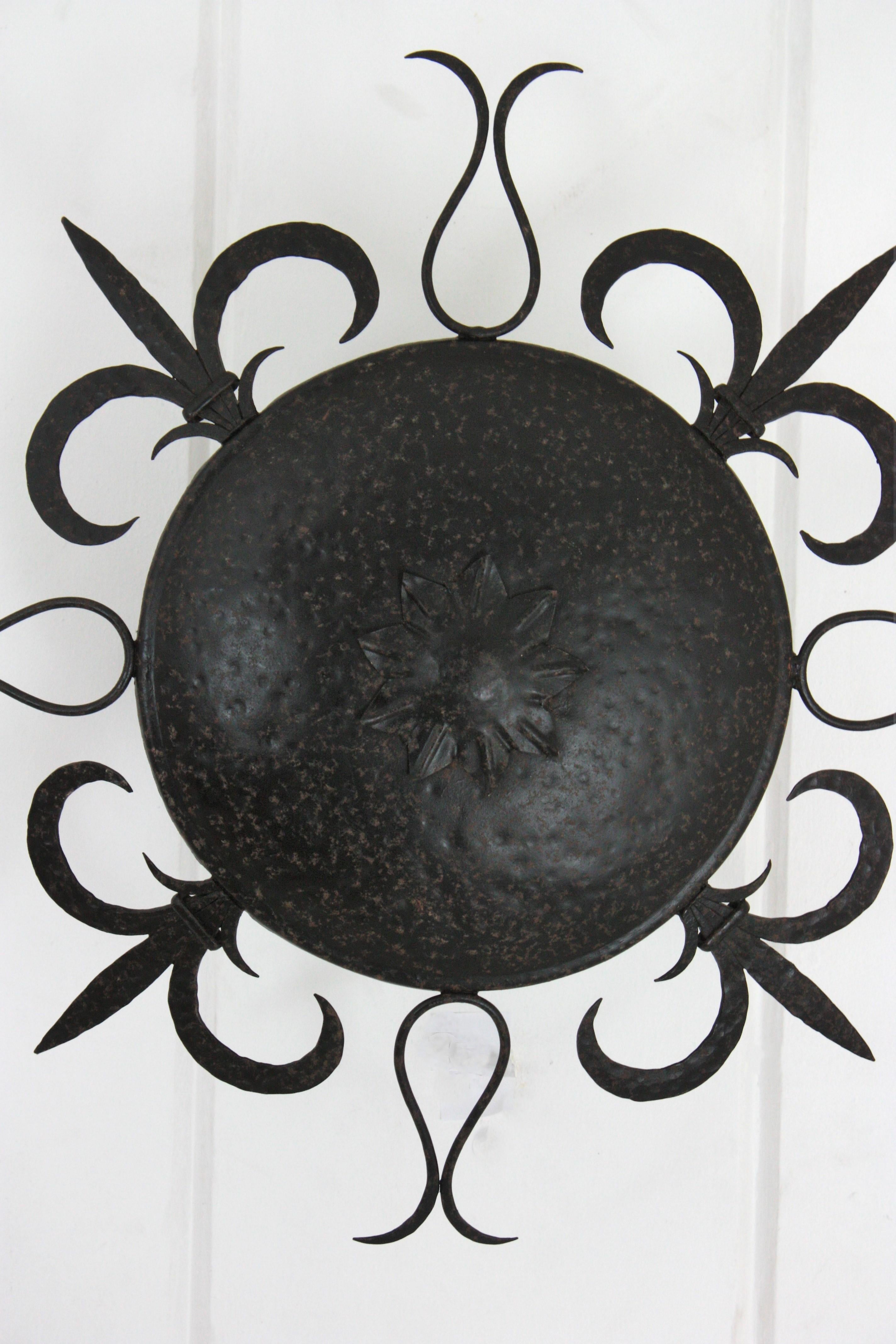 Large Sunburst Ceiling Light Fixture in Wrought Iron, Fleur de Lys Motifs, 1940s For Sale 8