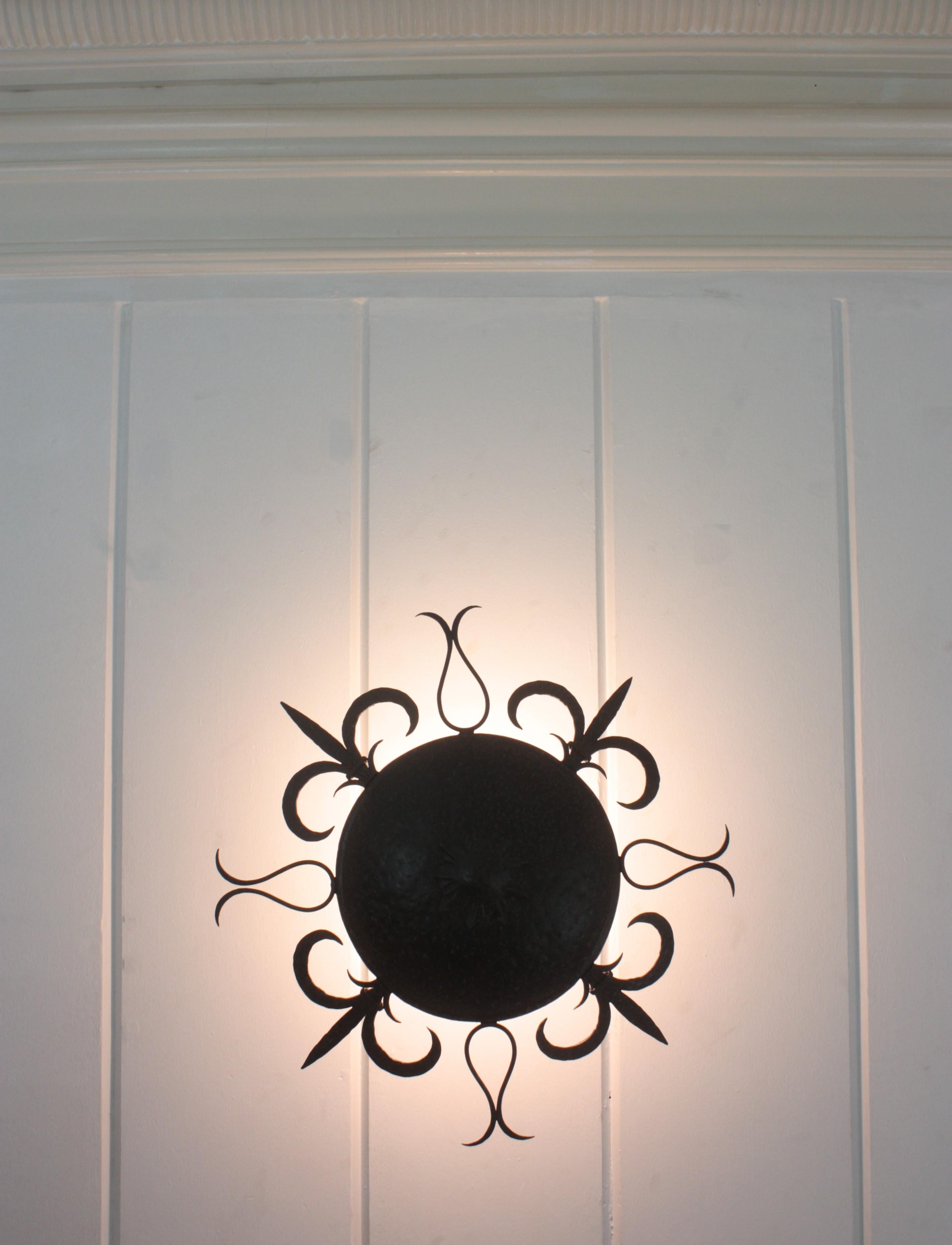 Large Sunburst Ceiling Light Fixture in Wrought Iron, Fleur de Lys Motifs, 1940s For Sale 12