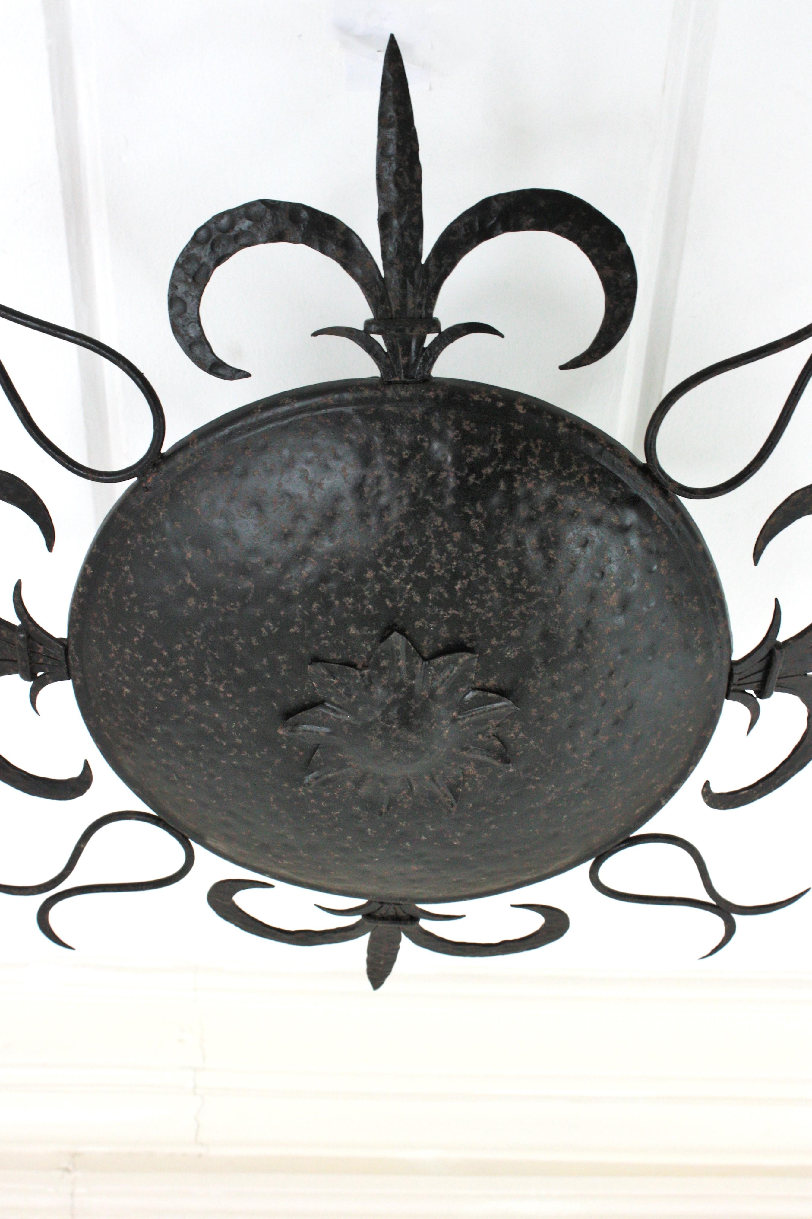 Large Sunburst Ceiling Light Fixture in Wrought Iron, Fleur de Lys Motifs, 1940s For Sale 1