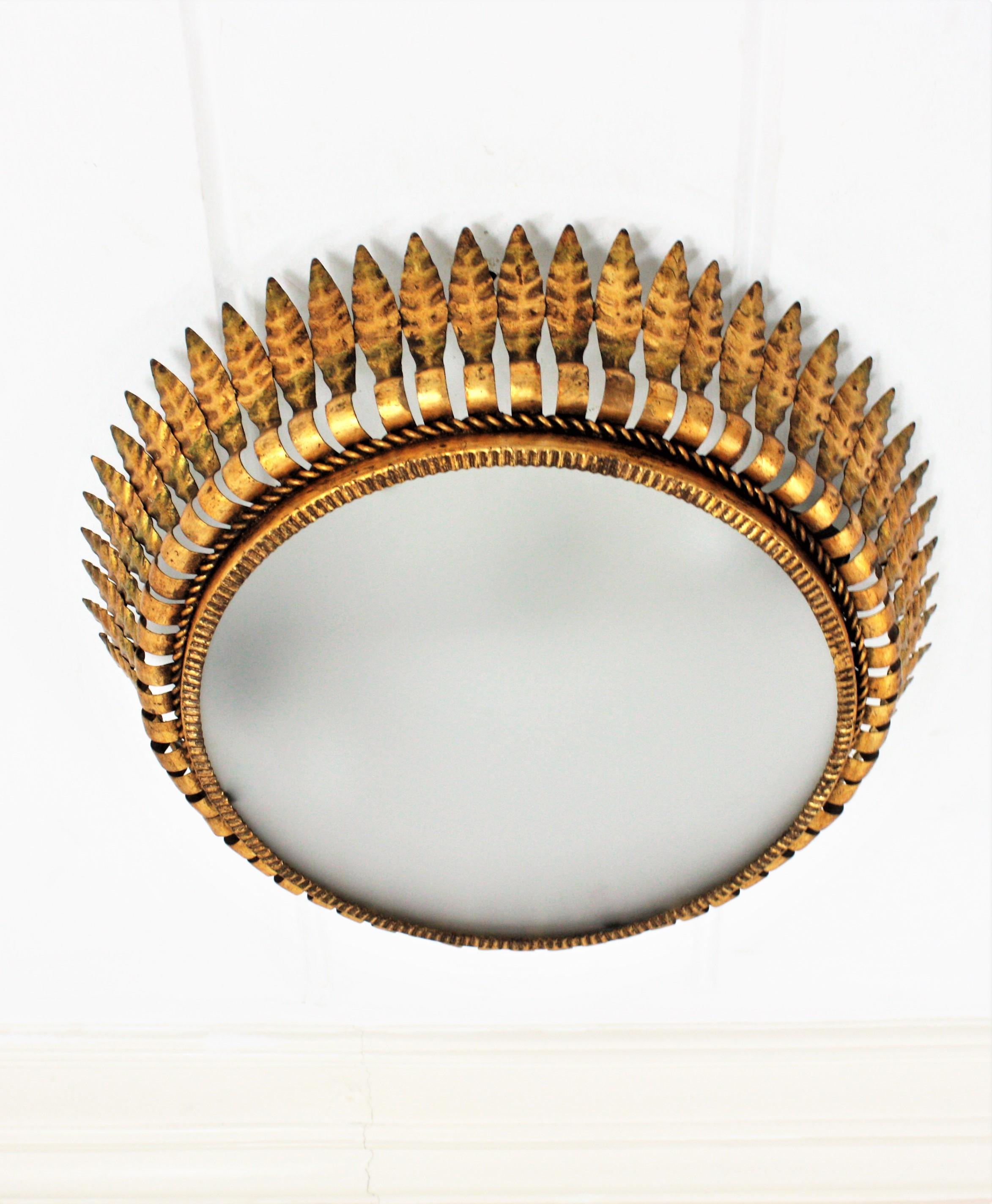 Spanish Large Sunburst Crown Leafed Light Fixture in Gilt Metal In Good Condition For Sale In Barcelona, ES