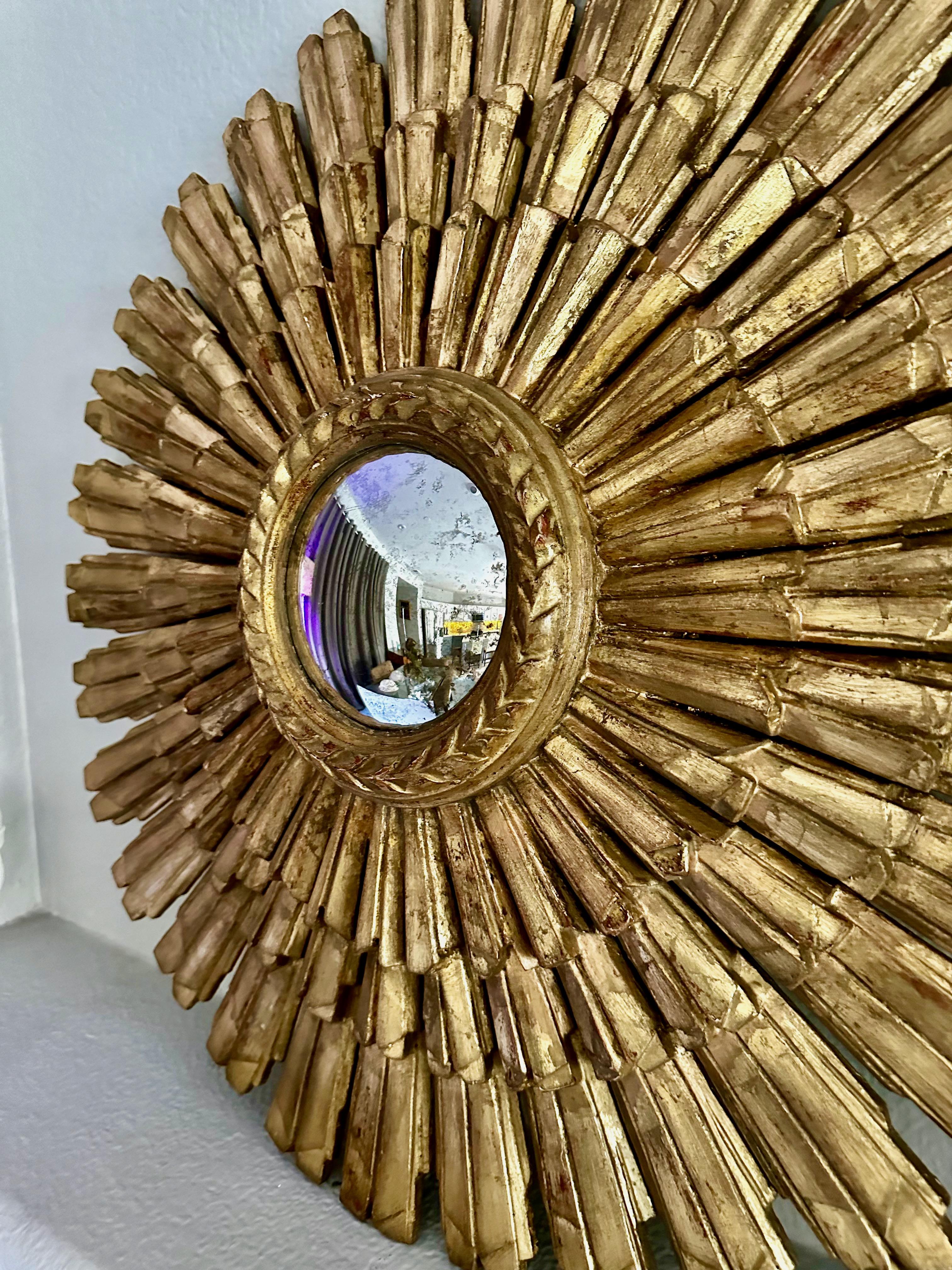 Grand miroir mural convexe en bois doré Sunburst en vente 3