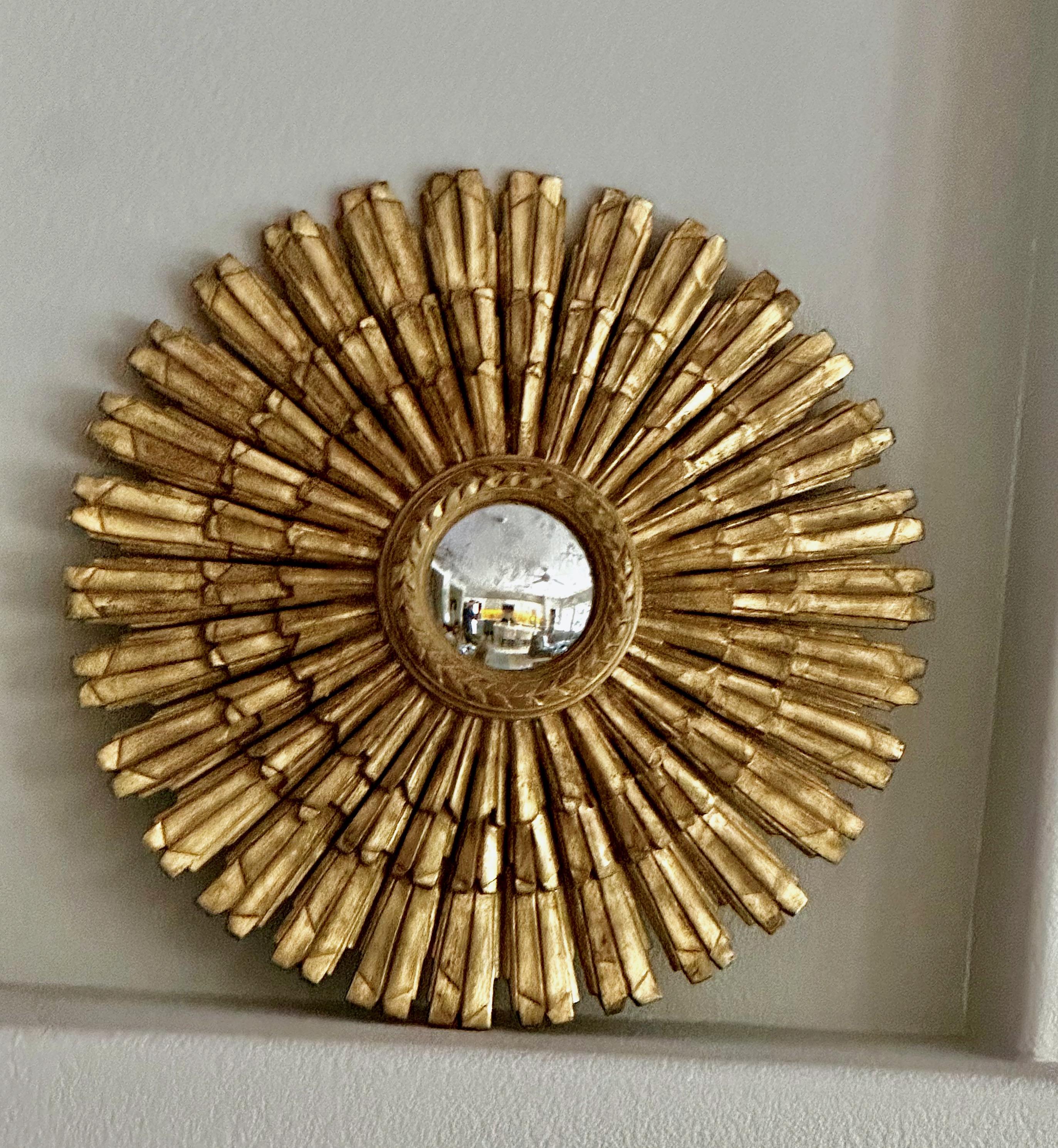 Large Sunburst Giltwood Convex Wall Mirror In Good Condition For Sale In Palm Springs, CA