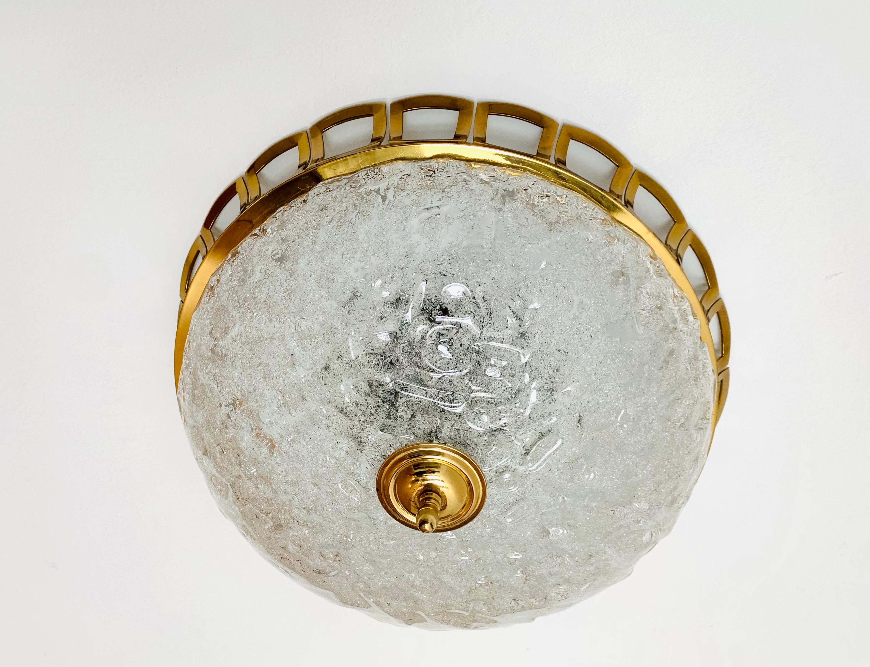 Large Sunburst Ice Glass Flush Light In Good Condition For Sale In München, DE