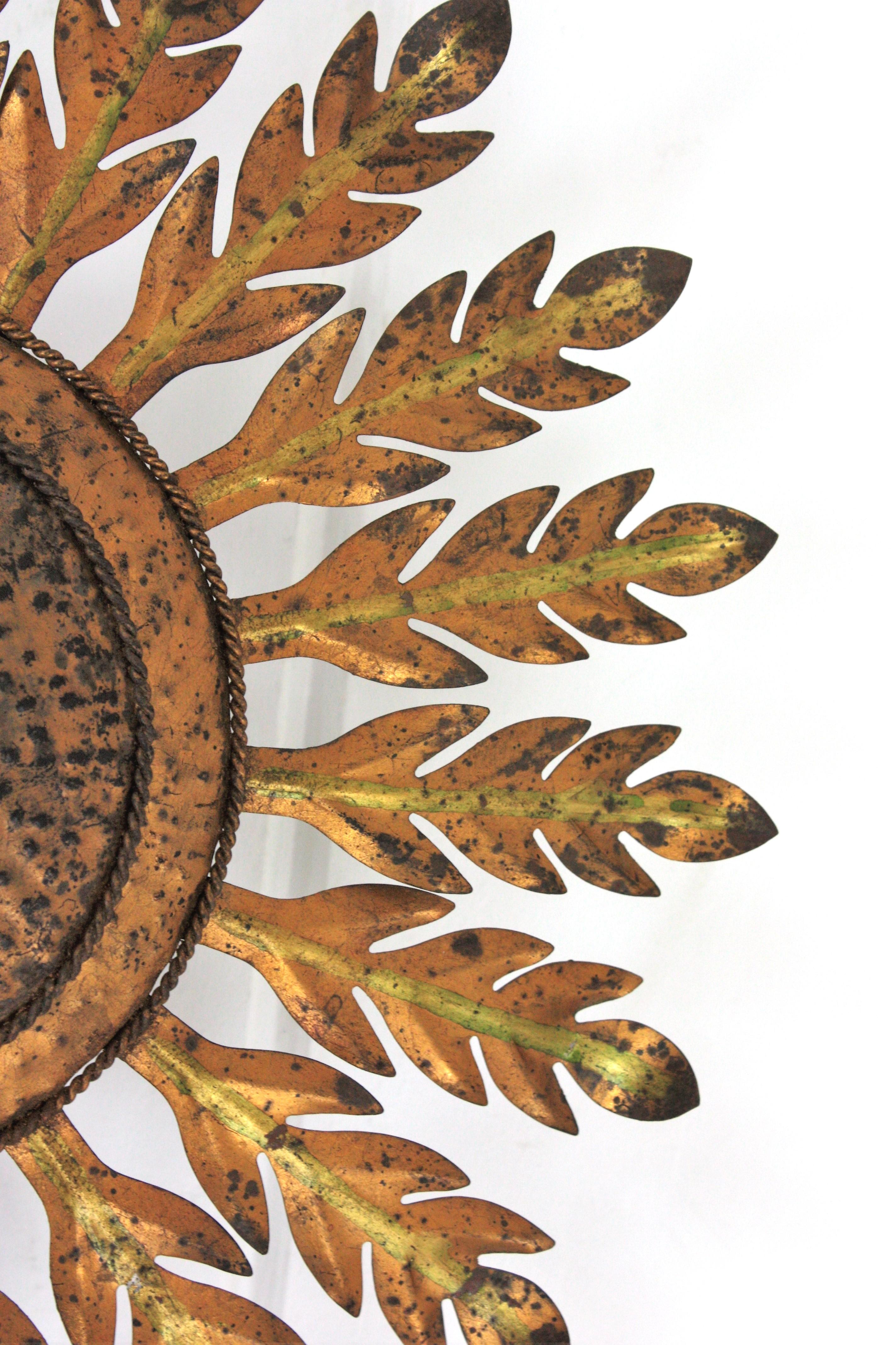 Große Sunburst-Leuchte / Flush Mount aus vergoldetem Eisen im Angebot 6