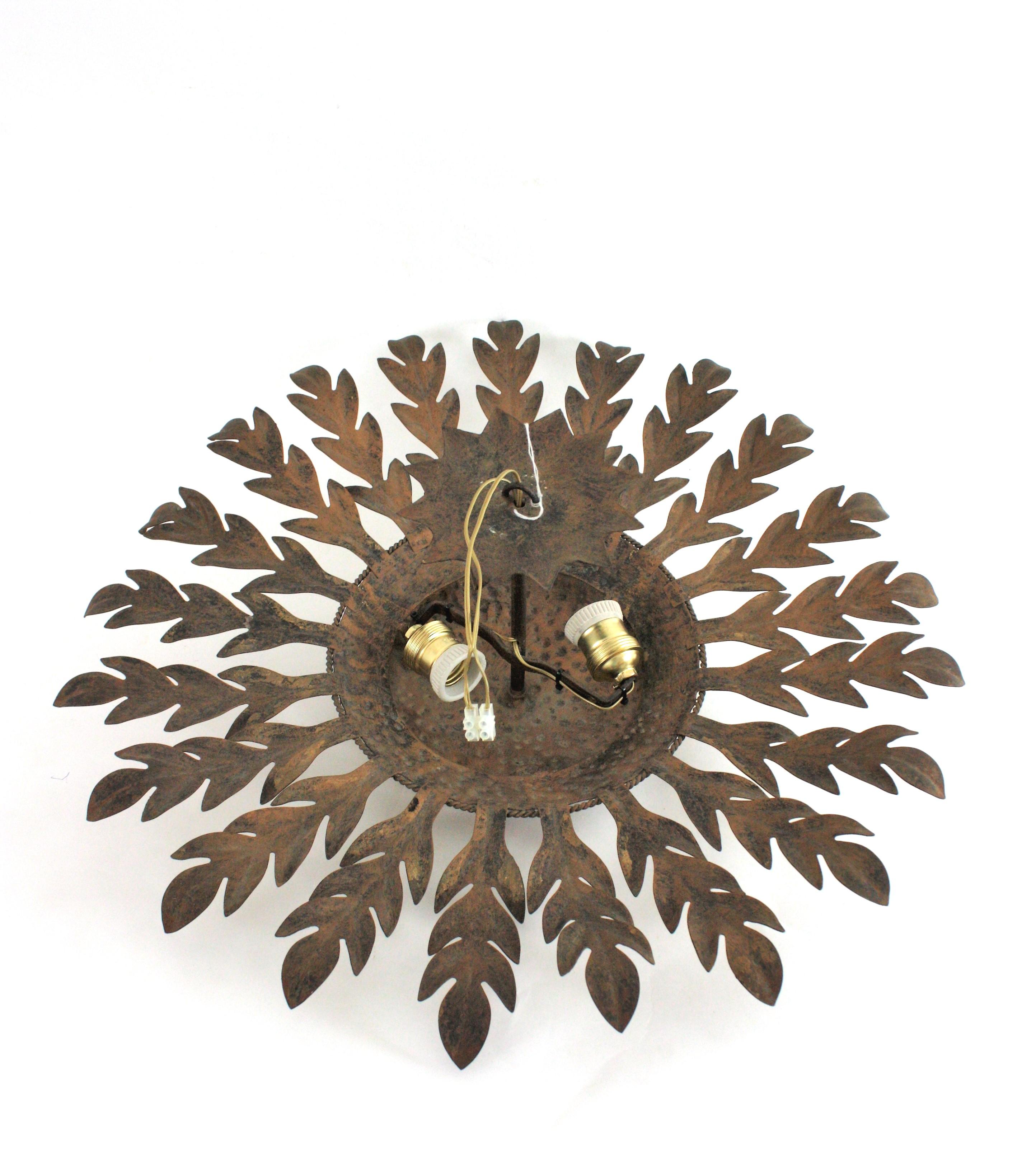 Große Sunburst-Leuchte / Flush Mount aus vergoldetem Eisen im Angebot 11
