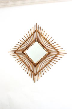 Gran espejo de pared Sunburst Rhombus de ratán, España, años 60