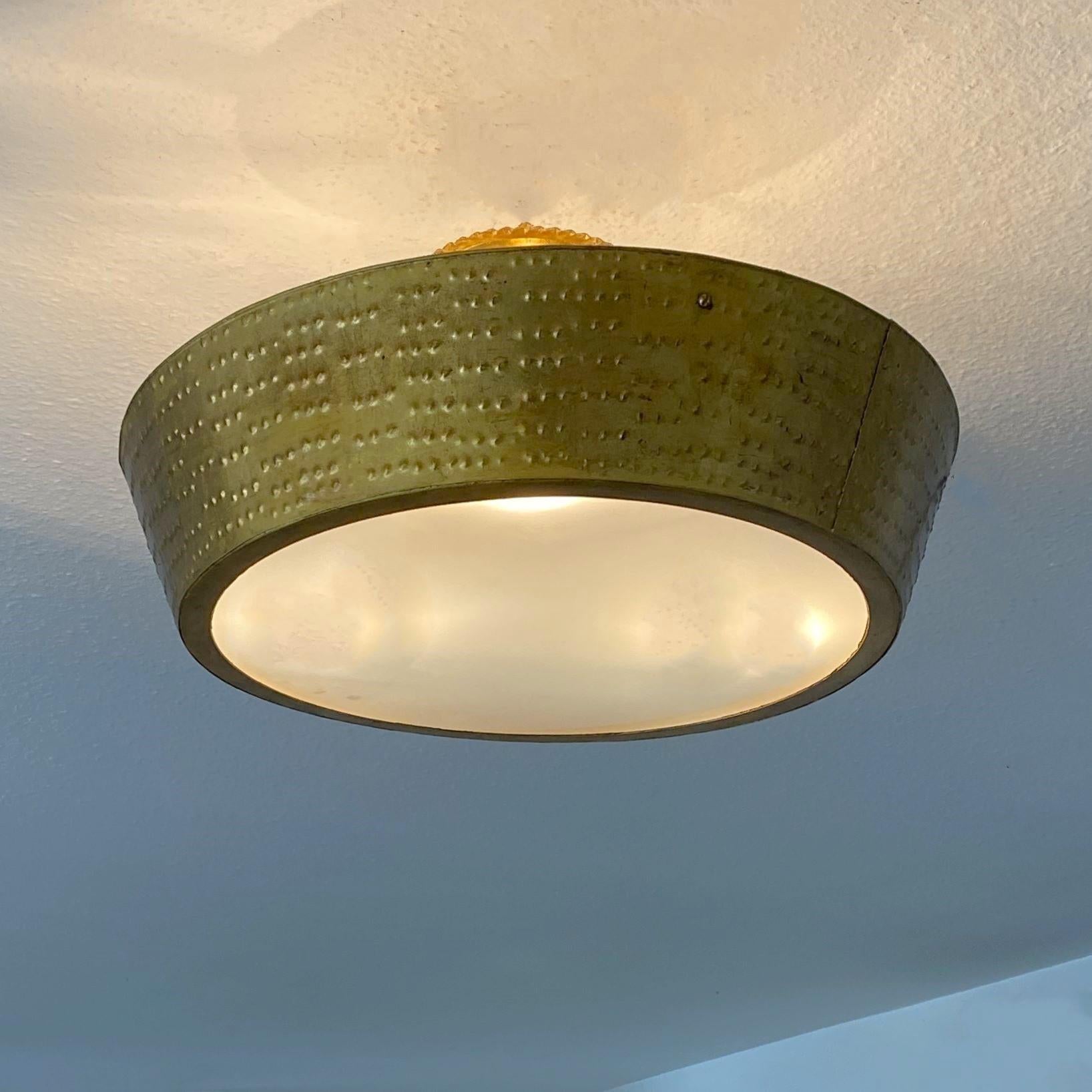 Large Sunburst  Plafonnier en fer forgé et verre oplascent, Espagne, années 1950 en vente 3