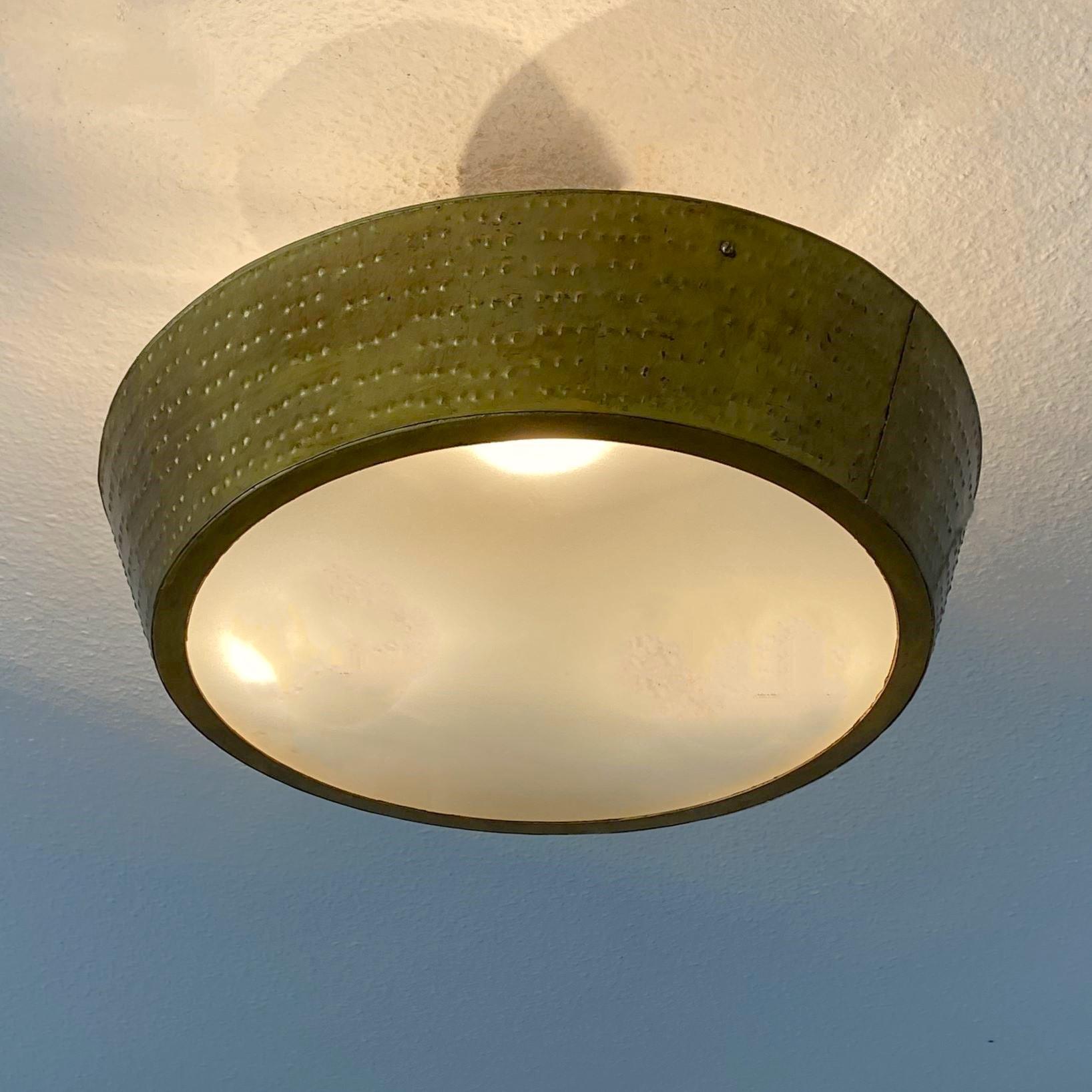 Large Sunburst  Plafonnier en fer forgé et verre oplascent, Espagne, années 1950 en vente 4