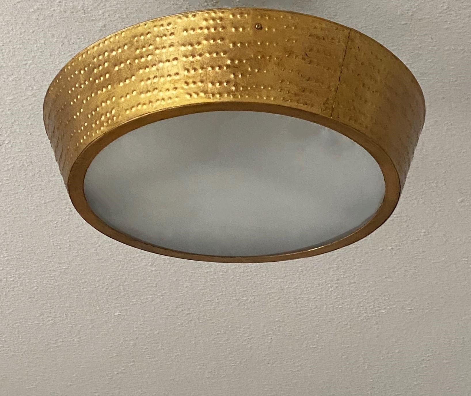 Doré Large Sunburst  Plafonnier en fer forgé et verre oplascent, Espagne, années 1950 en vente