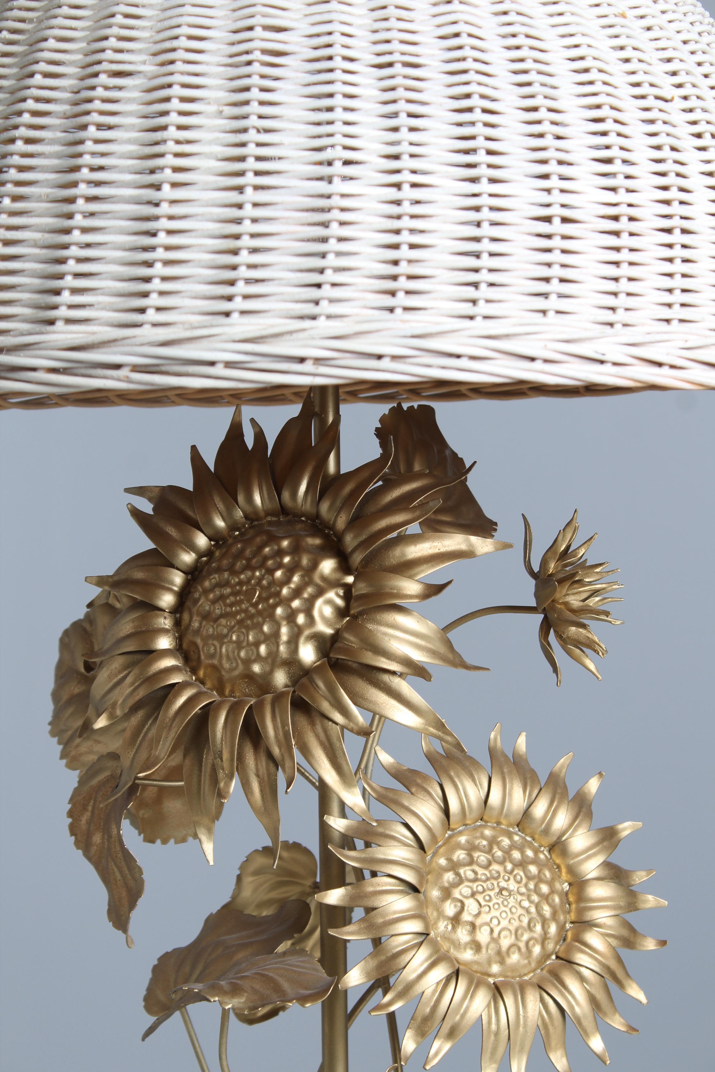 European Large Sunflower Table Lamp, 1980s For Sale